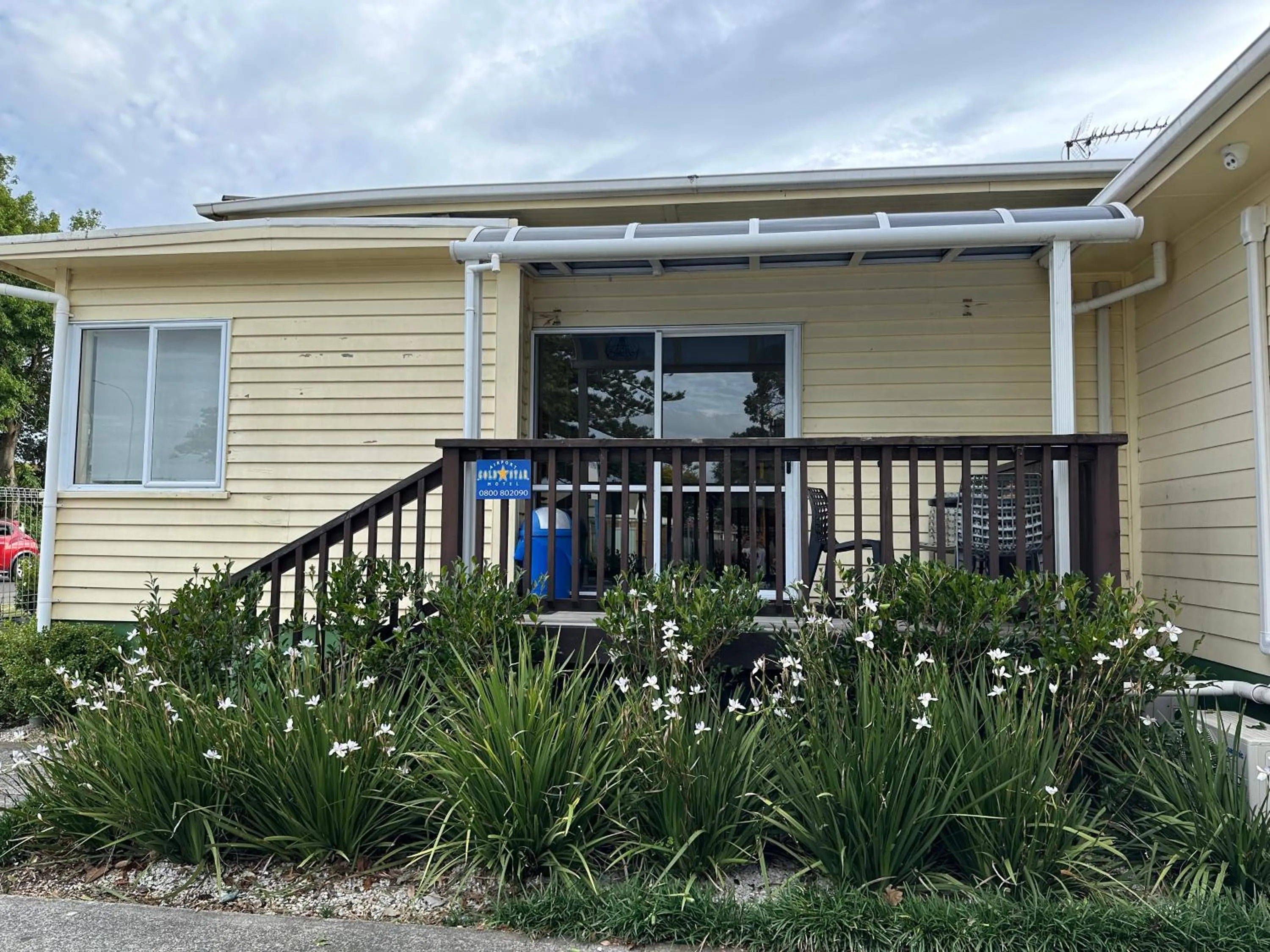 Airport Westney Lodge