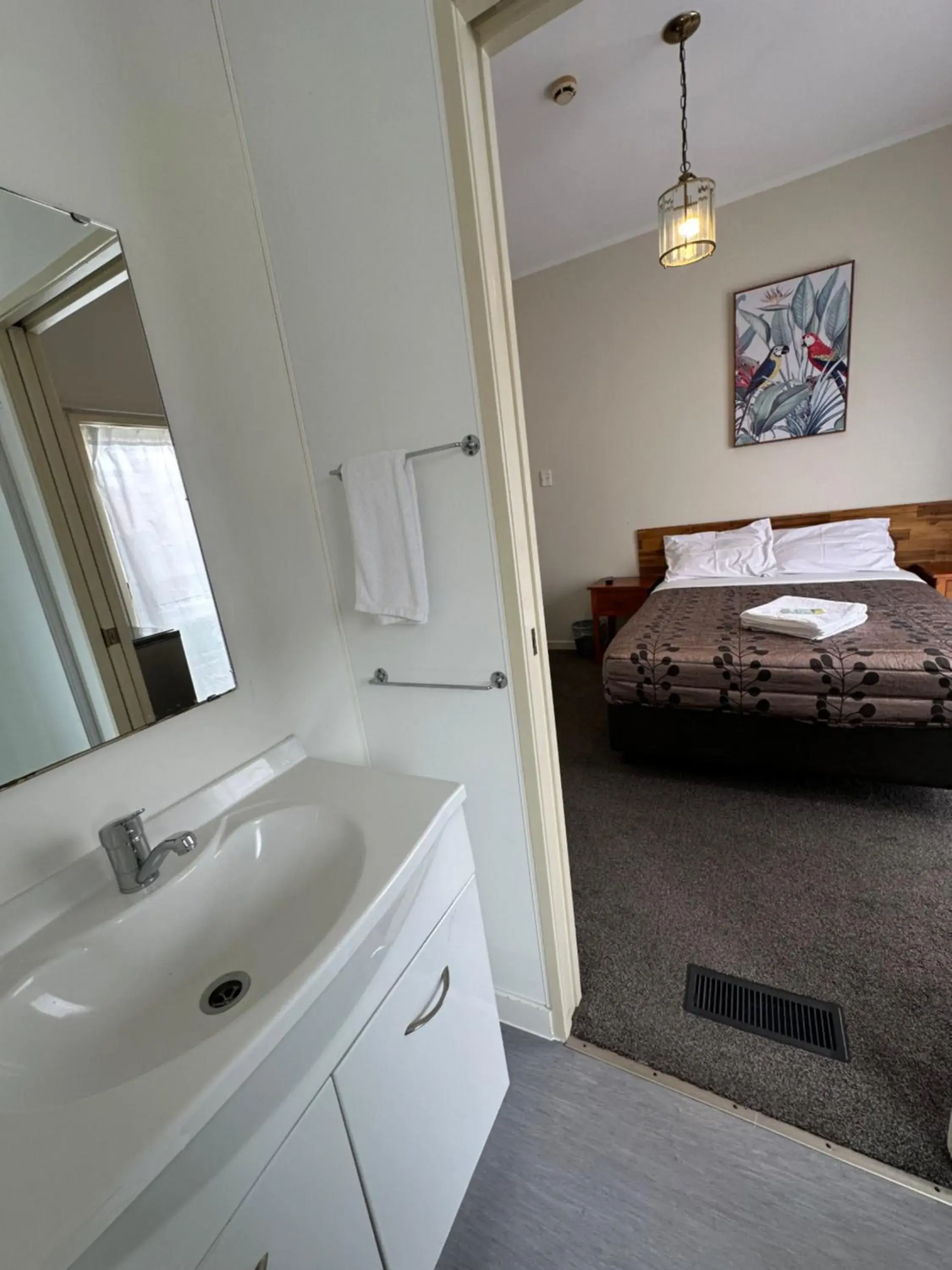 Economy Double Room in Airport Westney Lodge Economy Double Room in Airport Westney Lodge