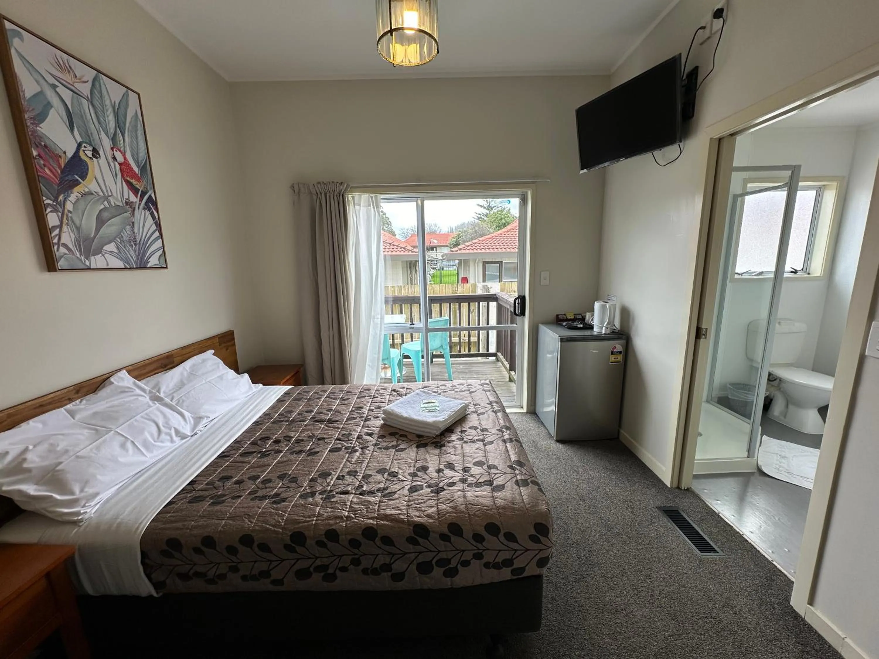 Bed in Airport Westney Lodge