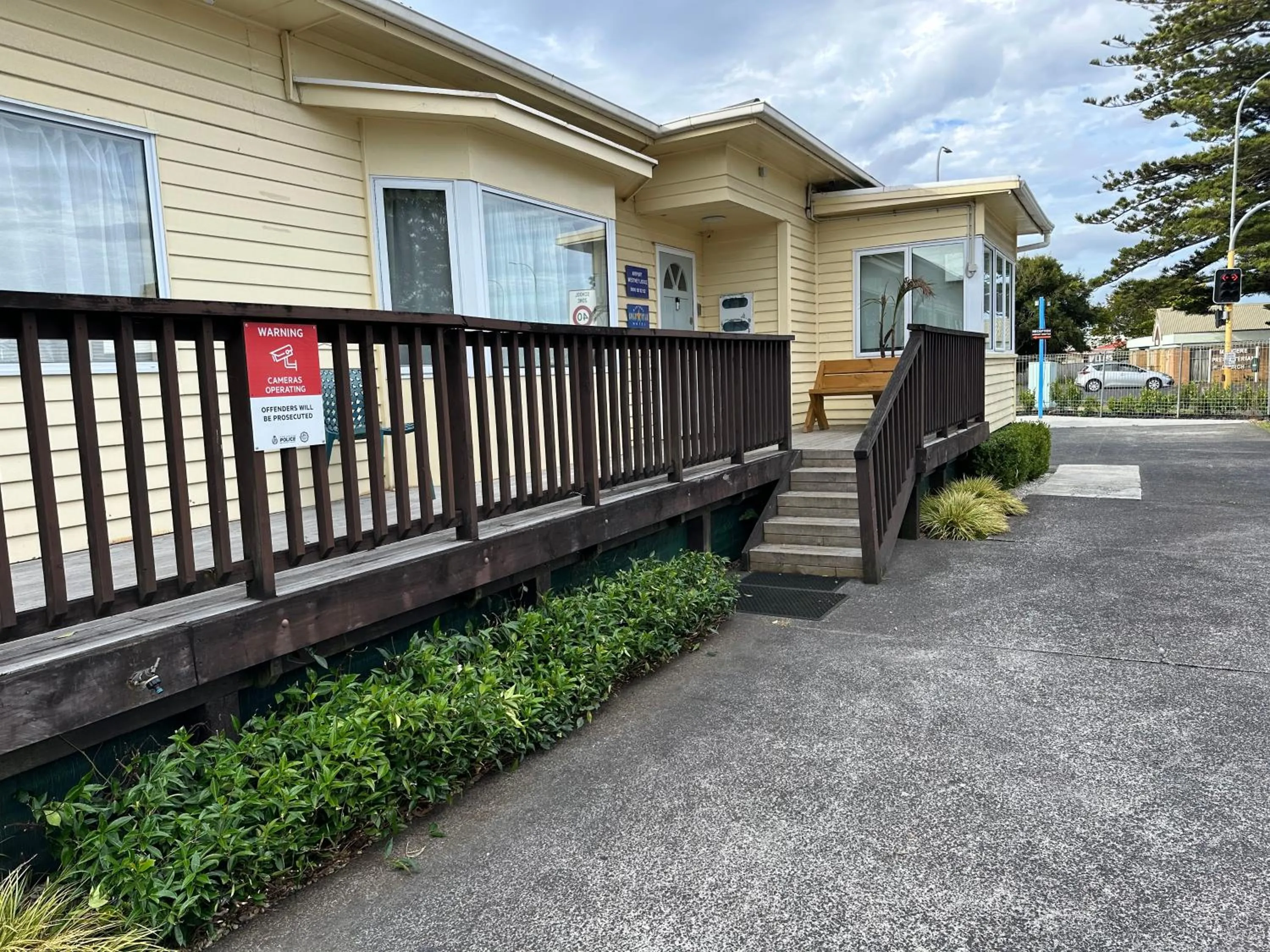 Airport Westney Lodge