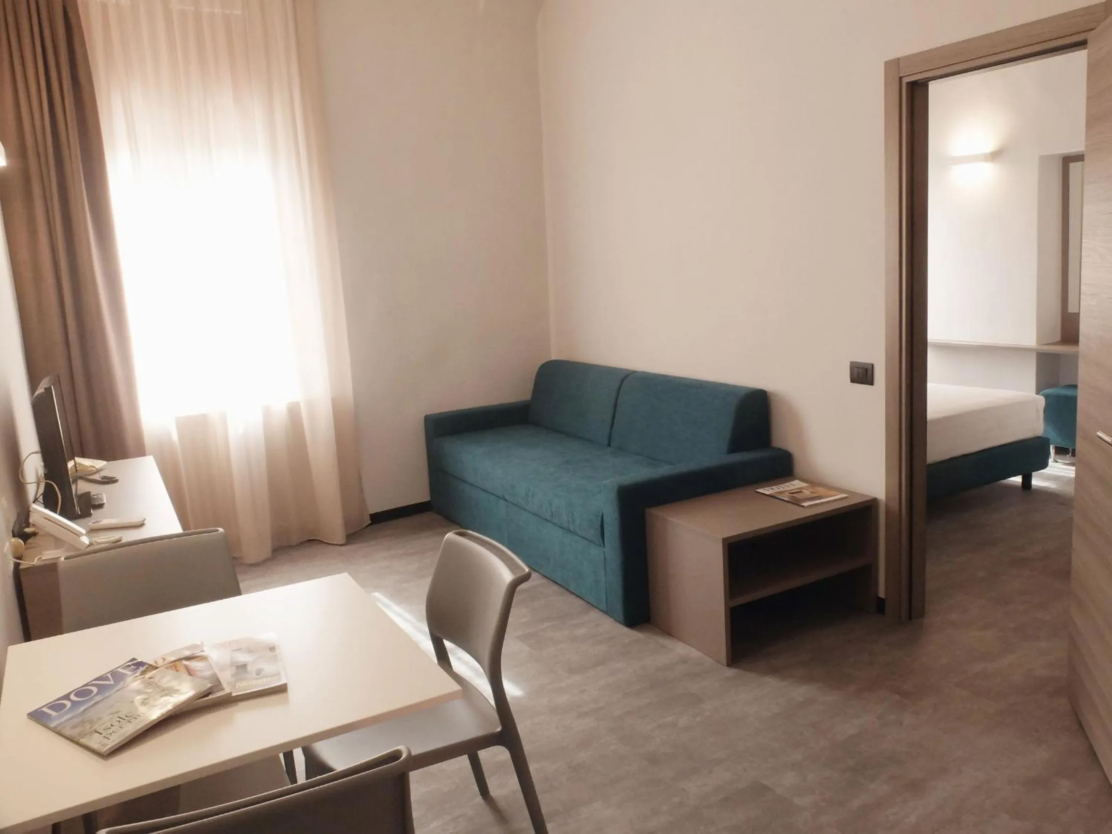 Living room, Bed in Hotel Carlton