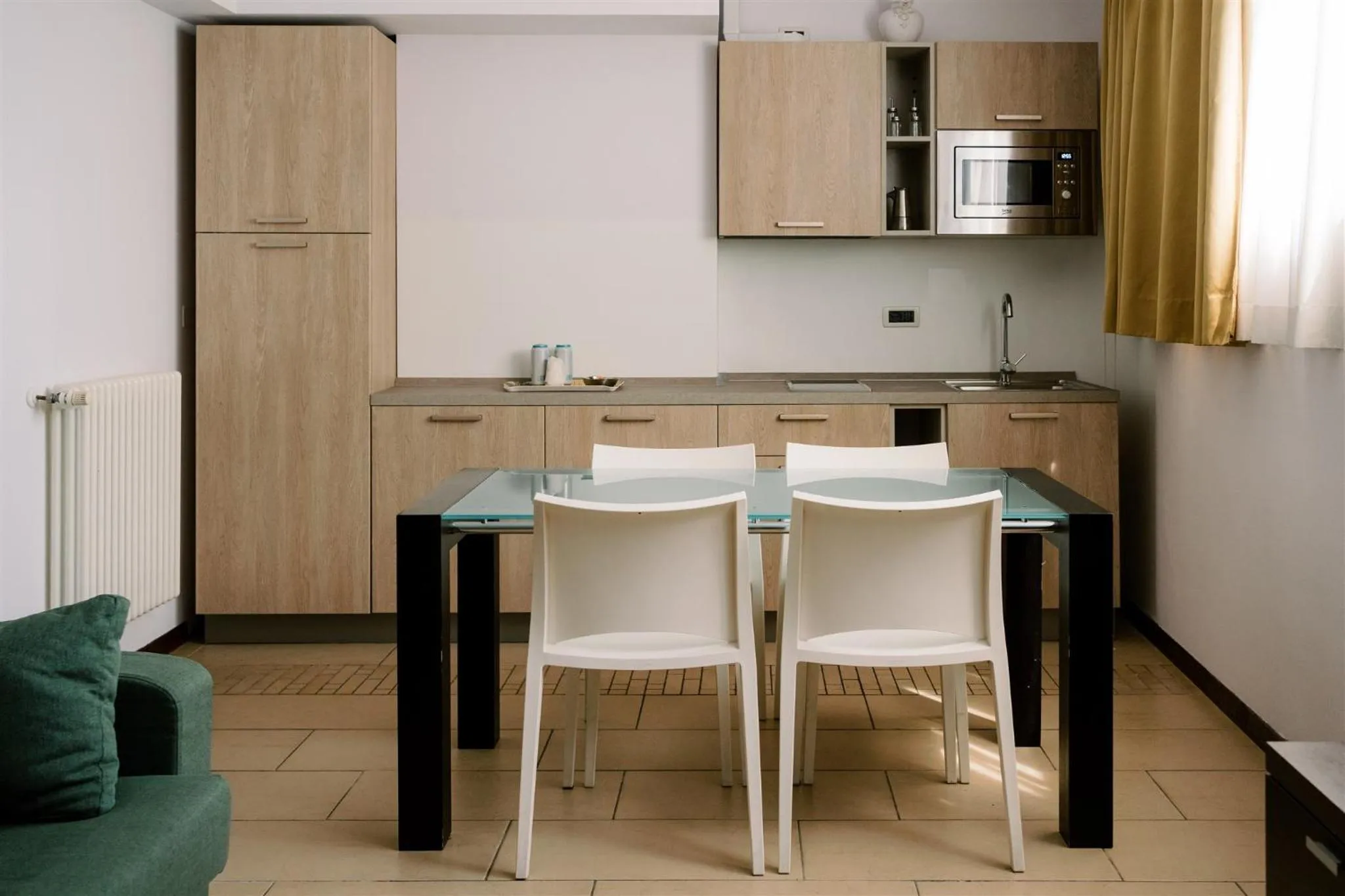 Kitchen or kitchenette in Hotel Carlton