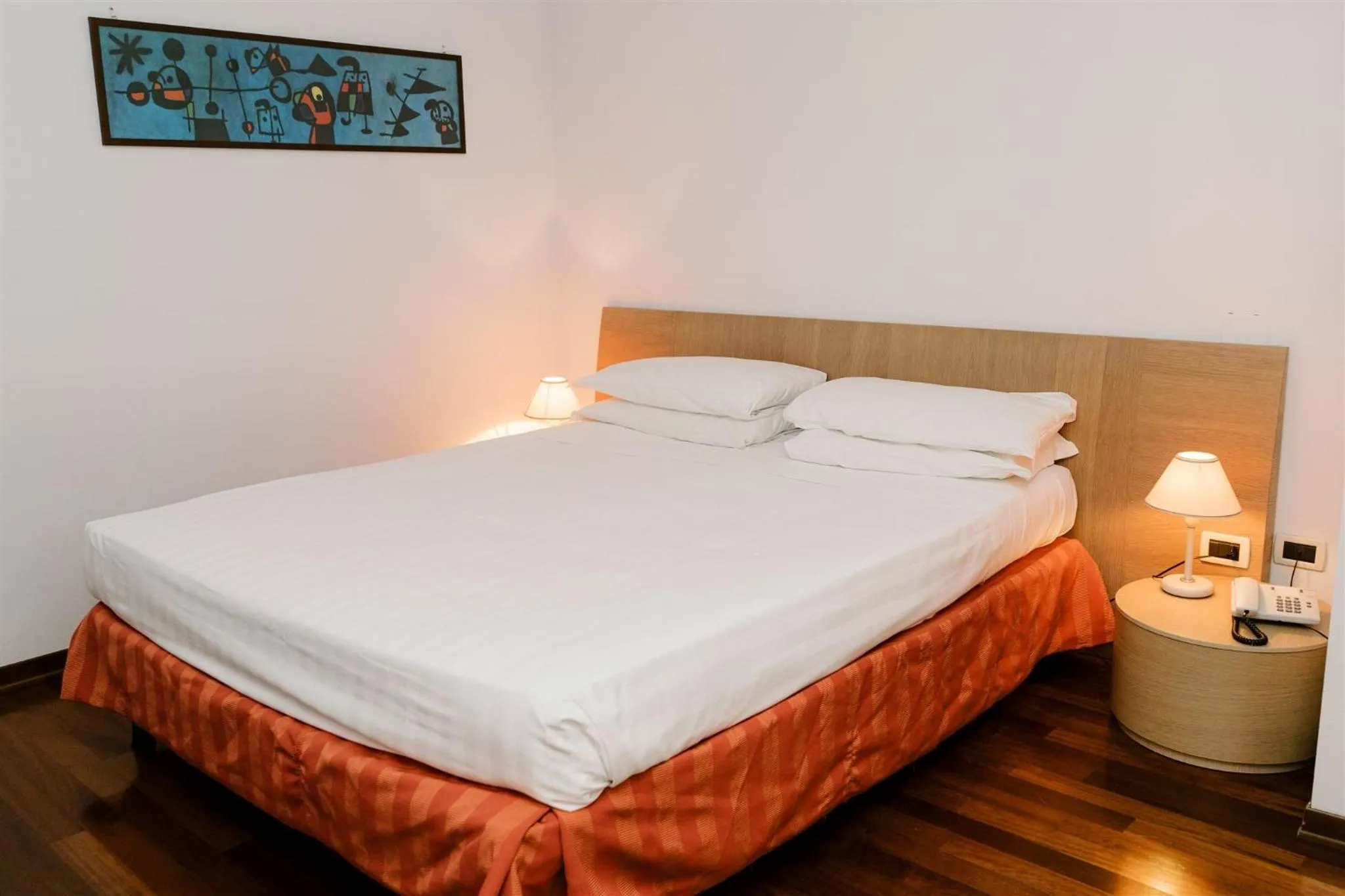 View (from property/room), Bed in Hotel Carlton