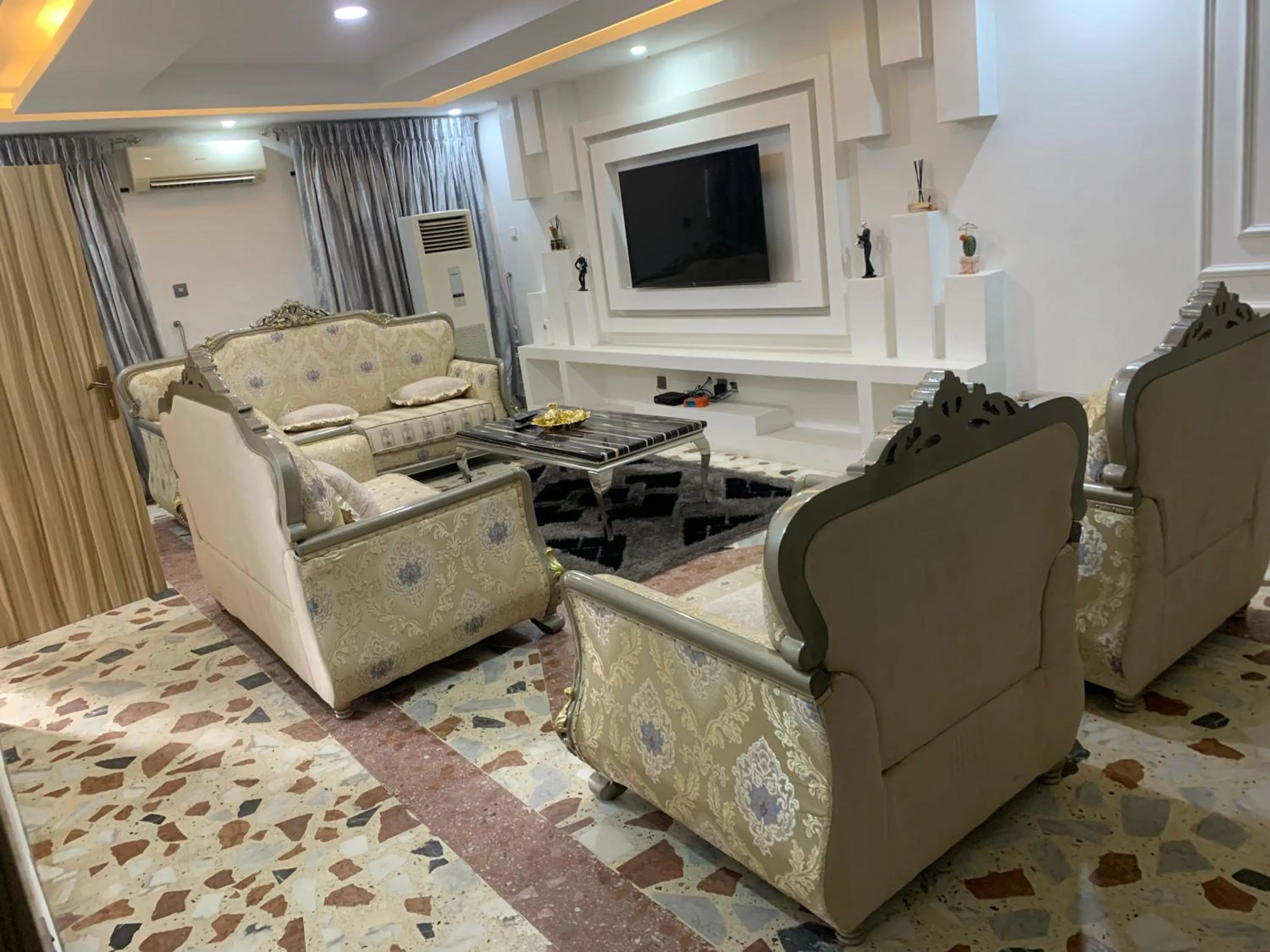 Weena Hotel & Resort