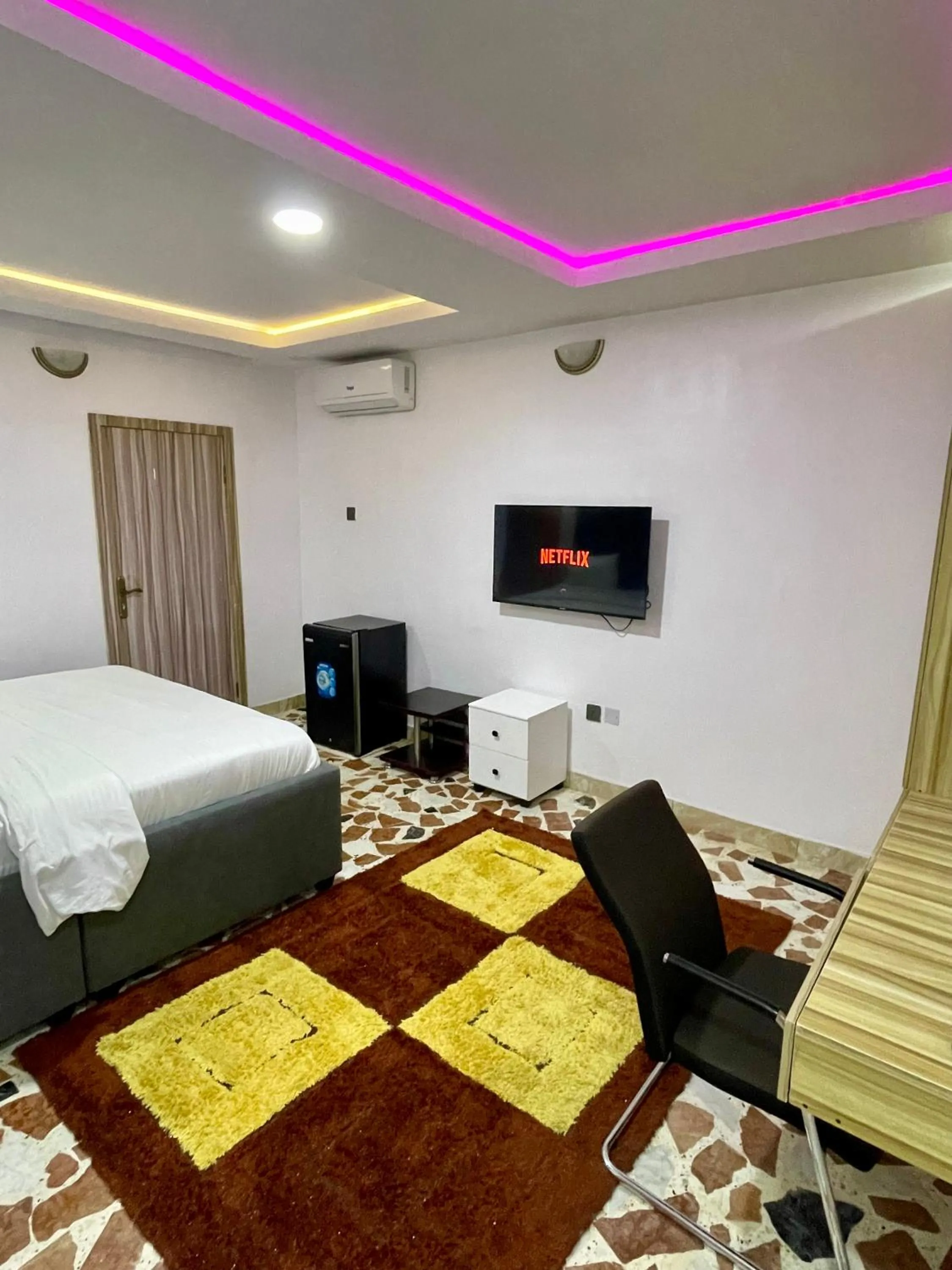 Weena Hotel & Resort