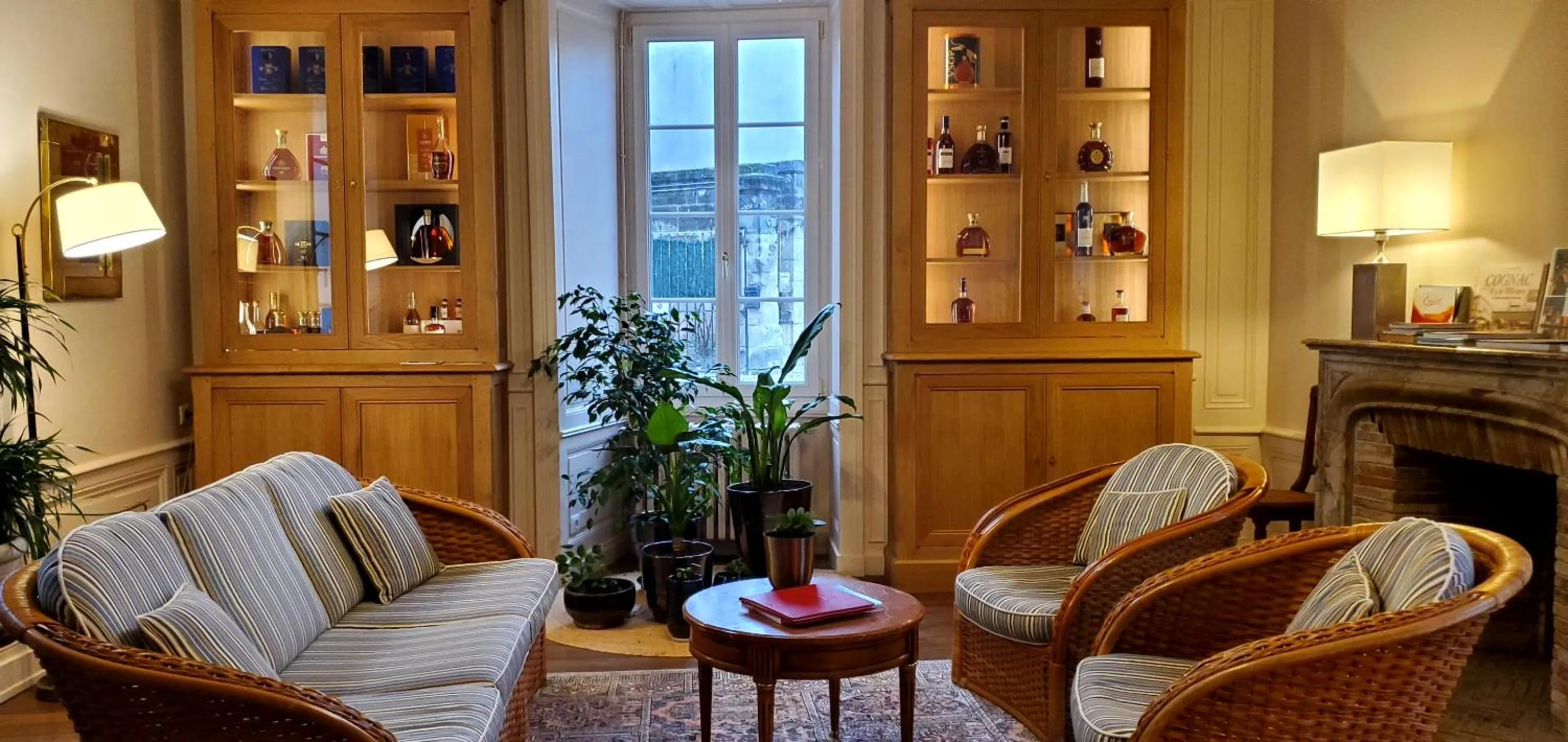 Communal lounge/ TV room in Logis des Tourelles