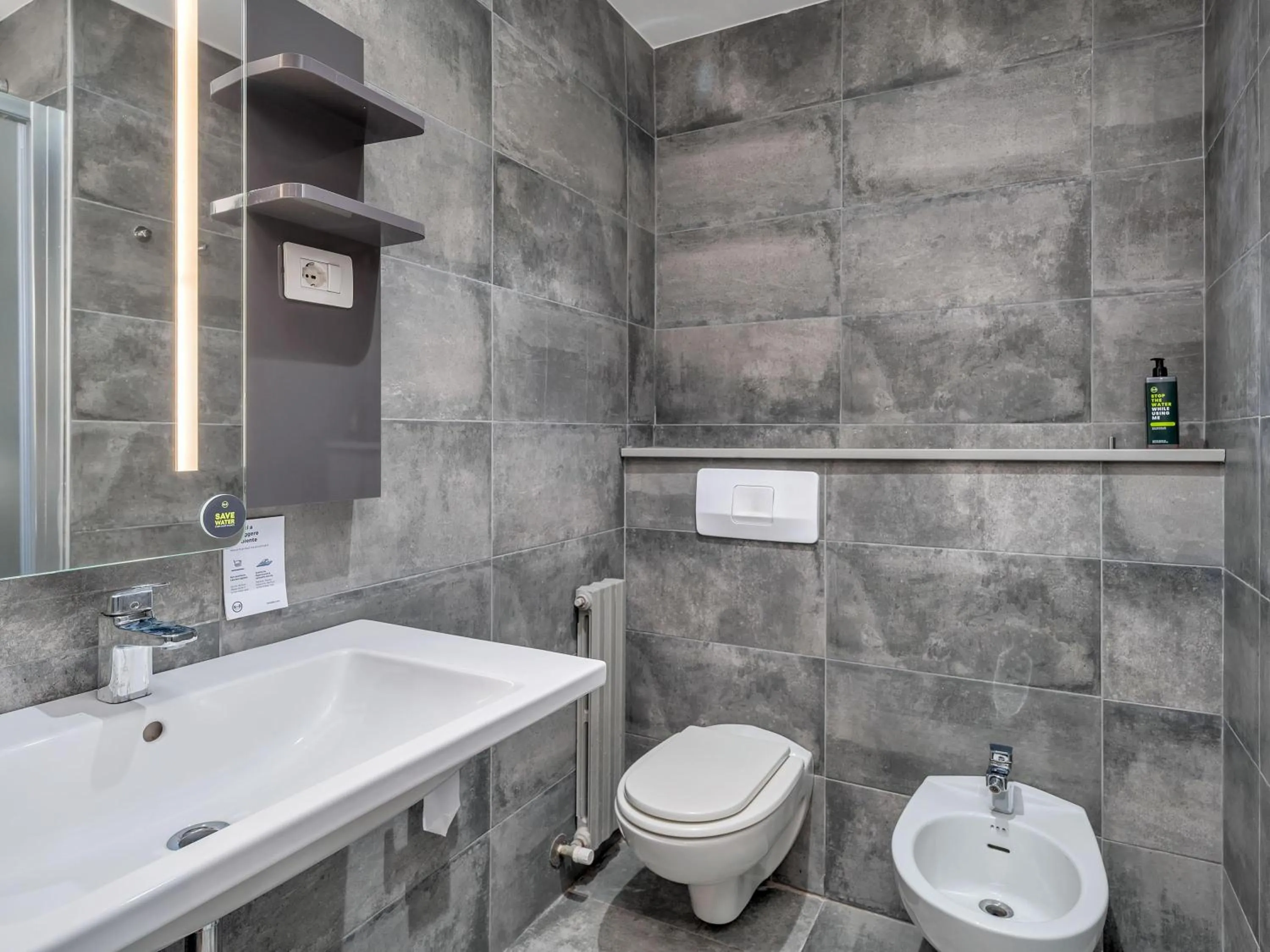 Bathroom in B&B HOTEL Milano Ornato