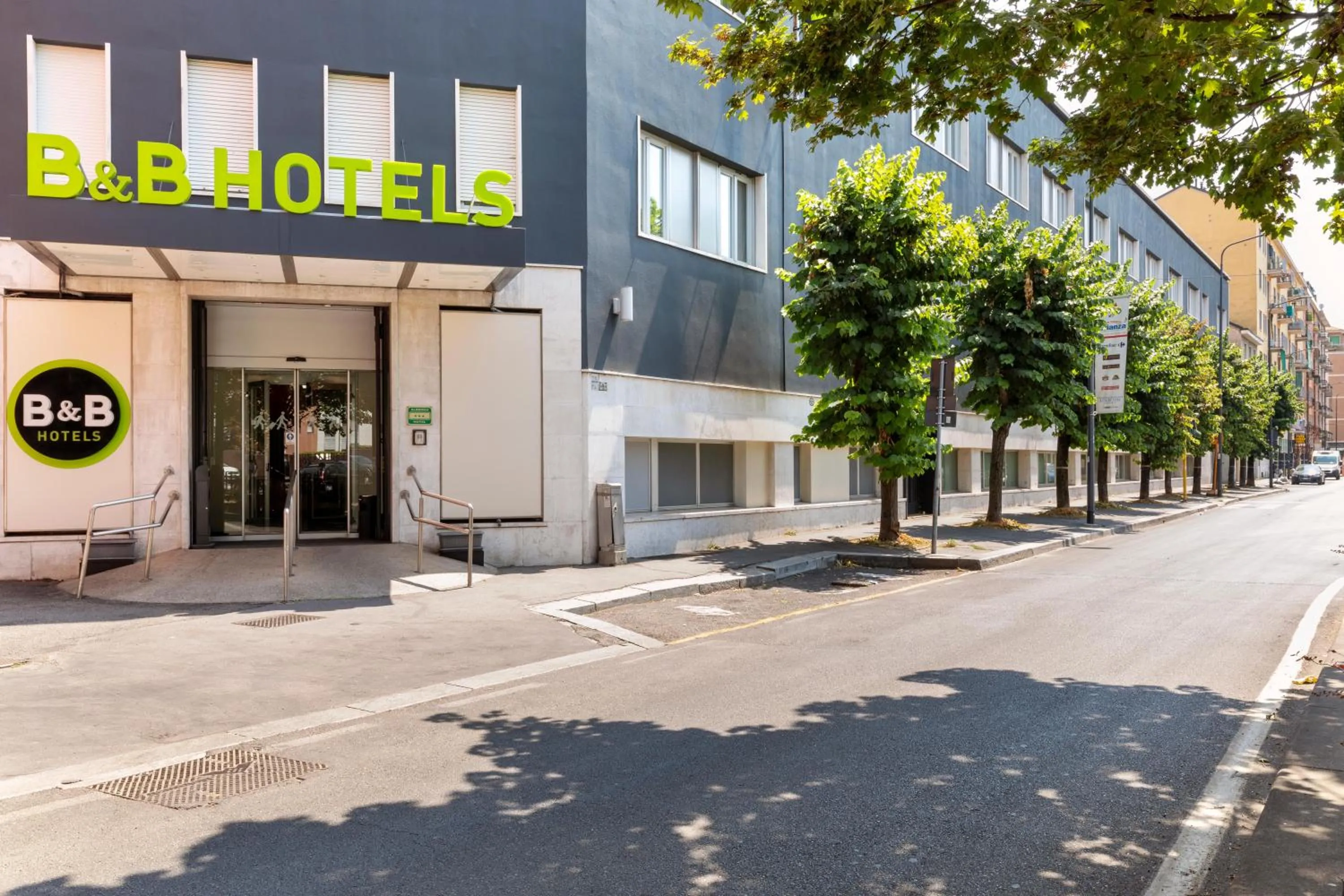 Property building in B&B HOTEL Milano Ornato