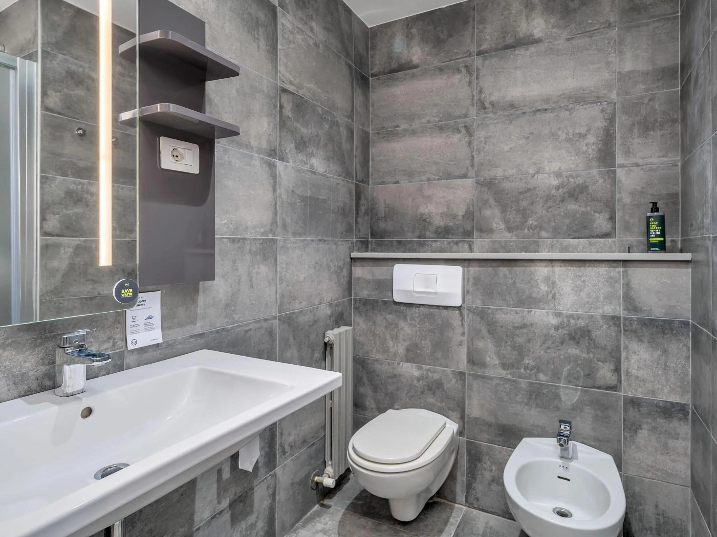 Bathroom in B&B HOTEL Milano Ornato