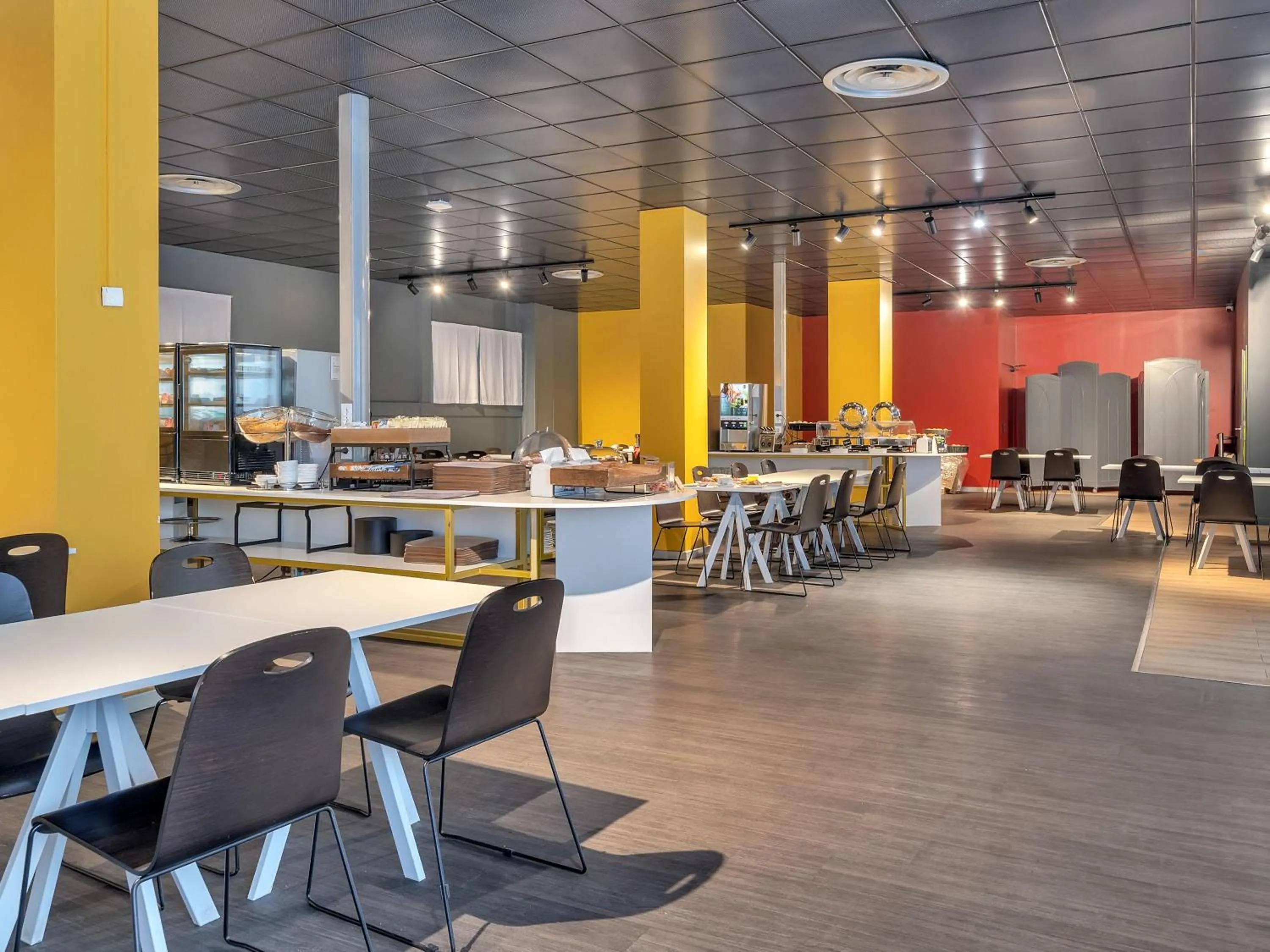 Restaurant/places to eat in B&B HOTEL Milano Ornato