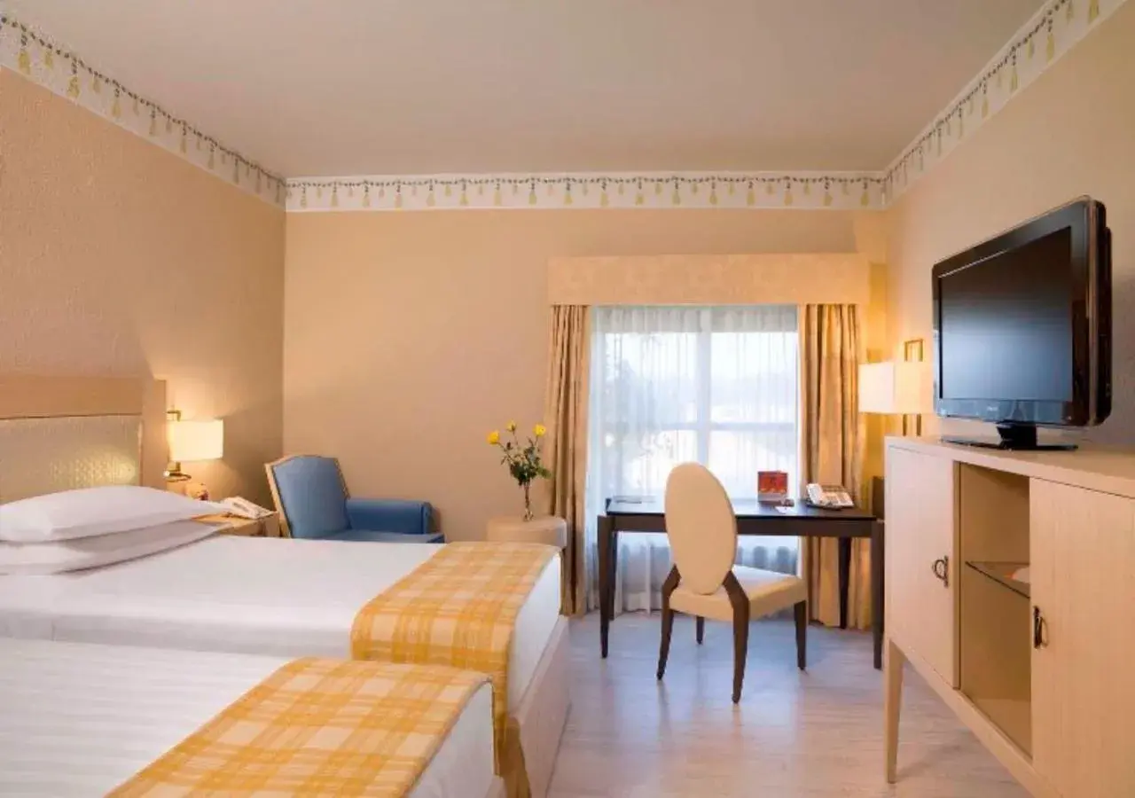 Deluxe Twin Room in Sheraton Rome Parco de Medici Deluxe Twin Room in Sheraton Rome Parco de Medici