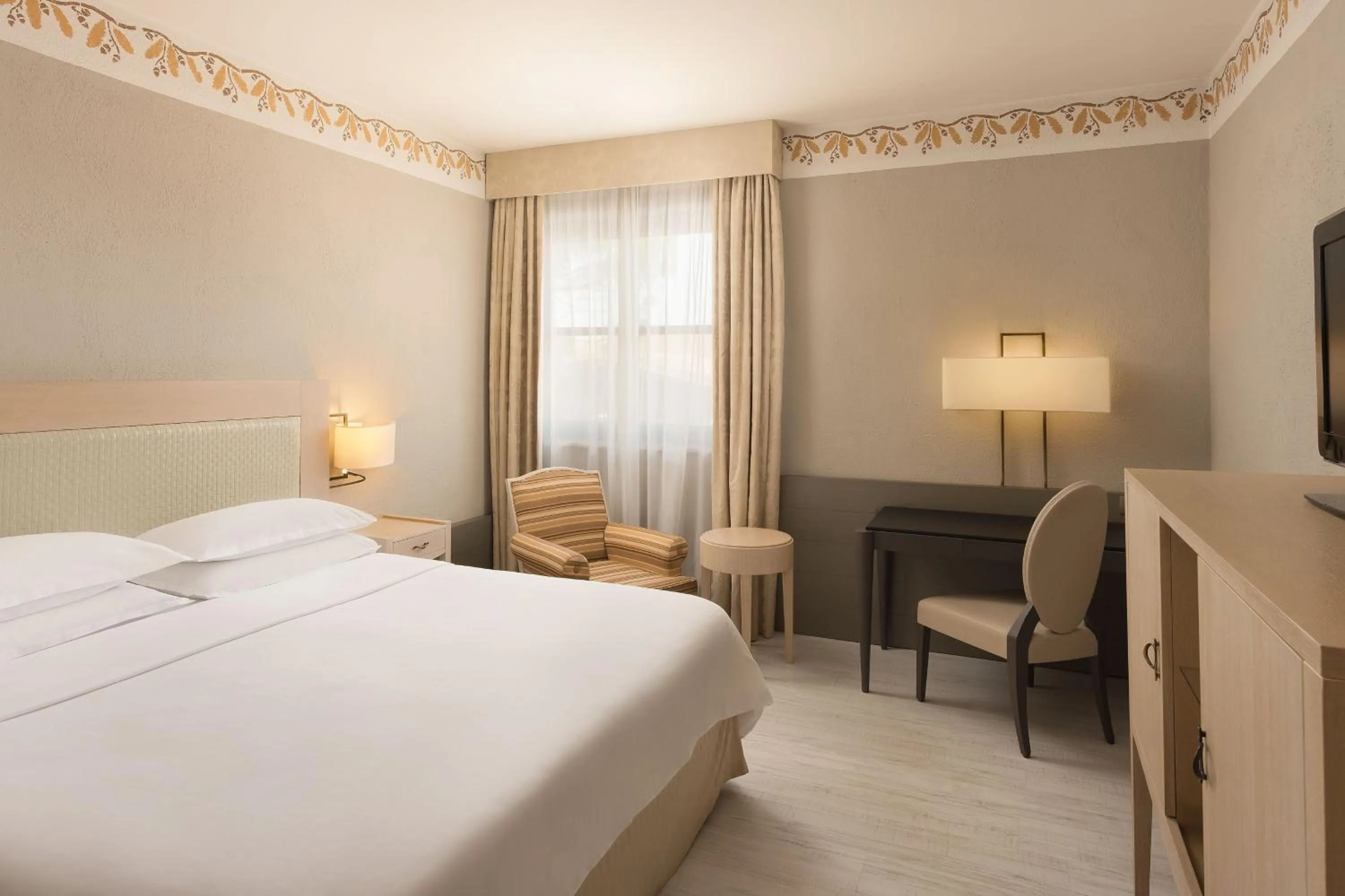 Bedroom, Bed in Sheraton Rome Parco de Medici