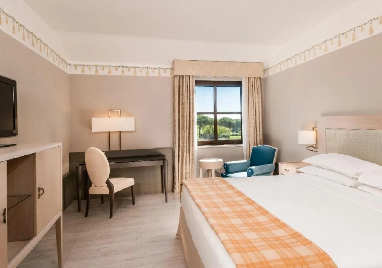 Bedroom, Bed in Sheraton Rome Parco de Medici