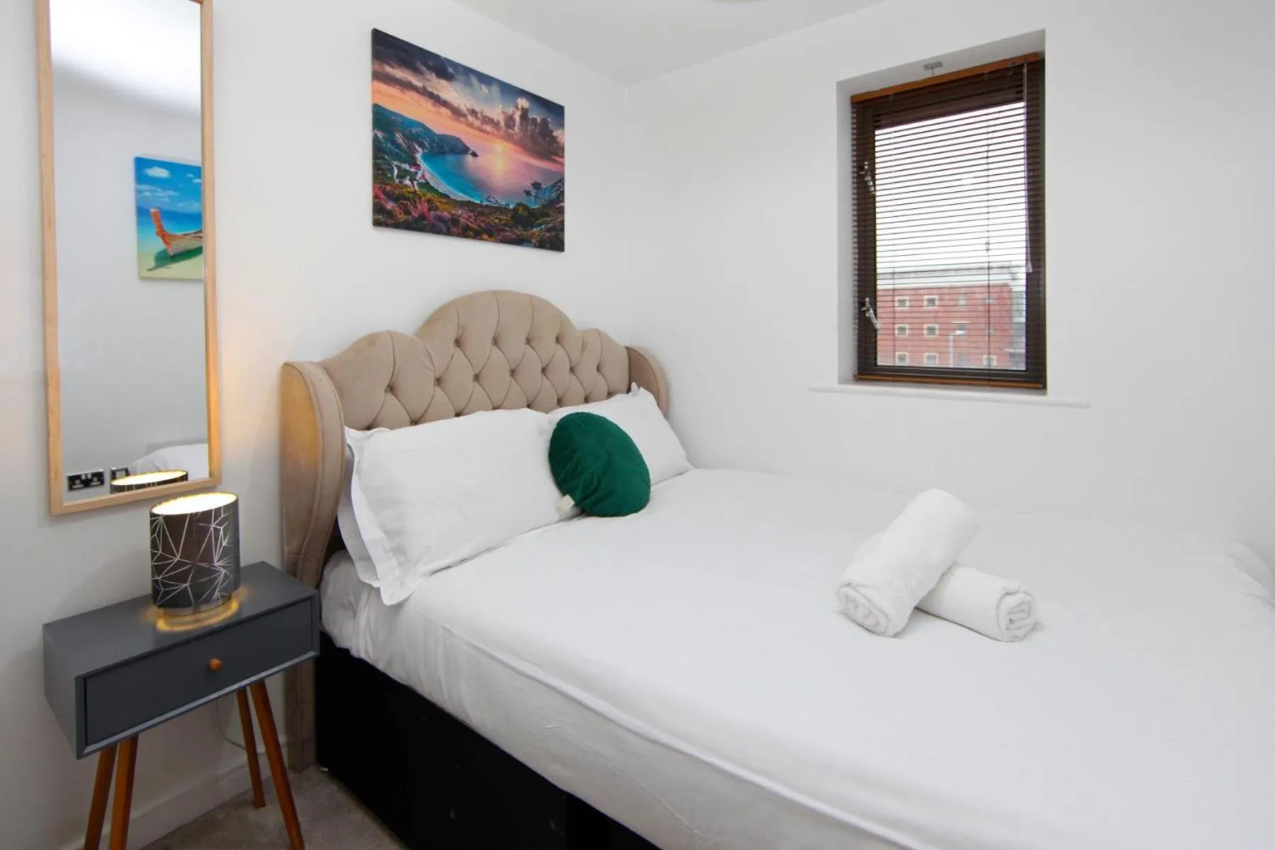 Bed in Albion Street Apartments