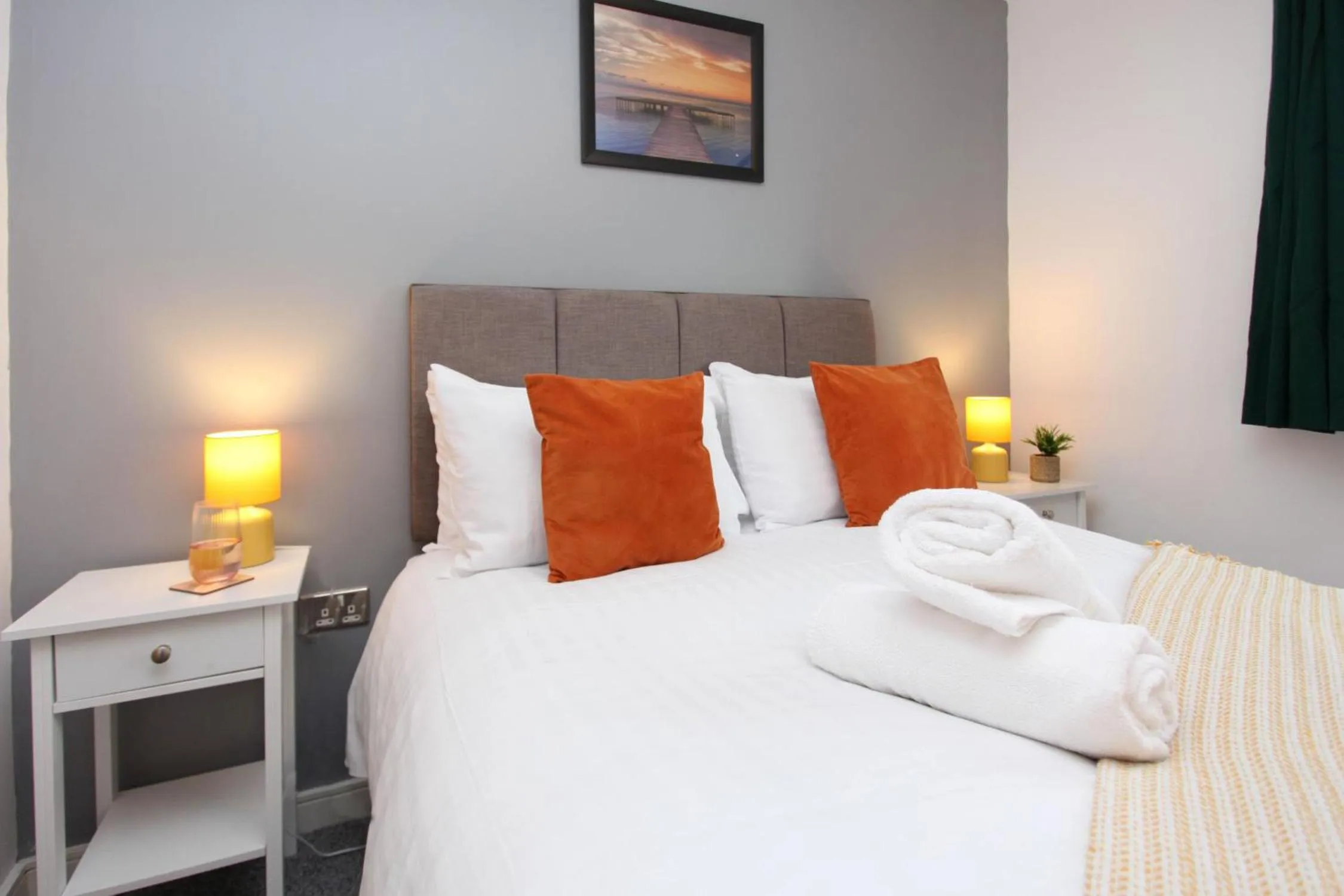 Bedroom, Bed in Albion Street Apartments