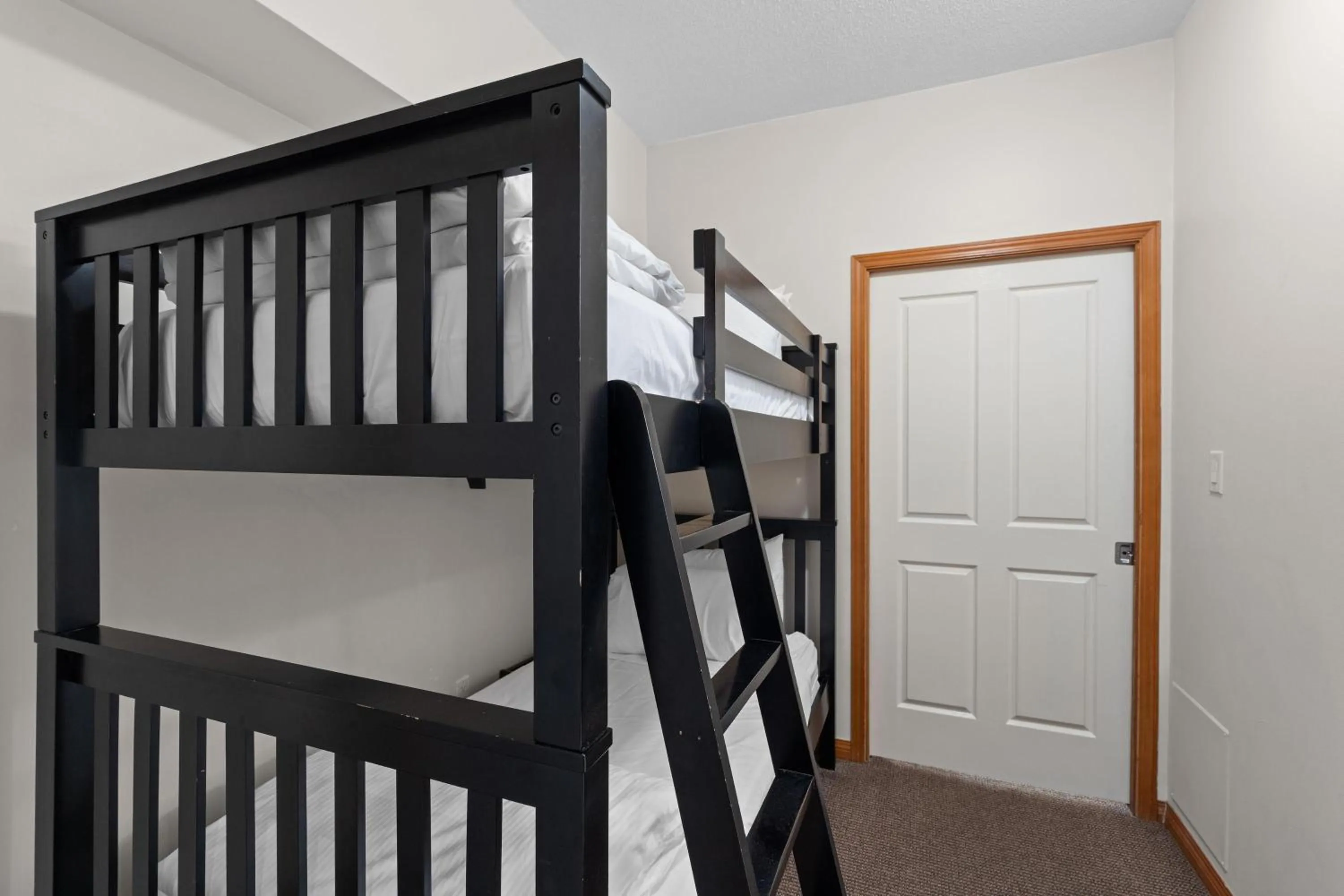 Bed in Alpenglow Lodge Family & Work Retreat by MVA