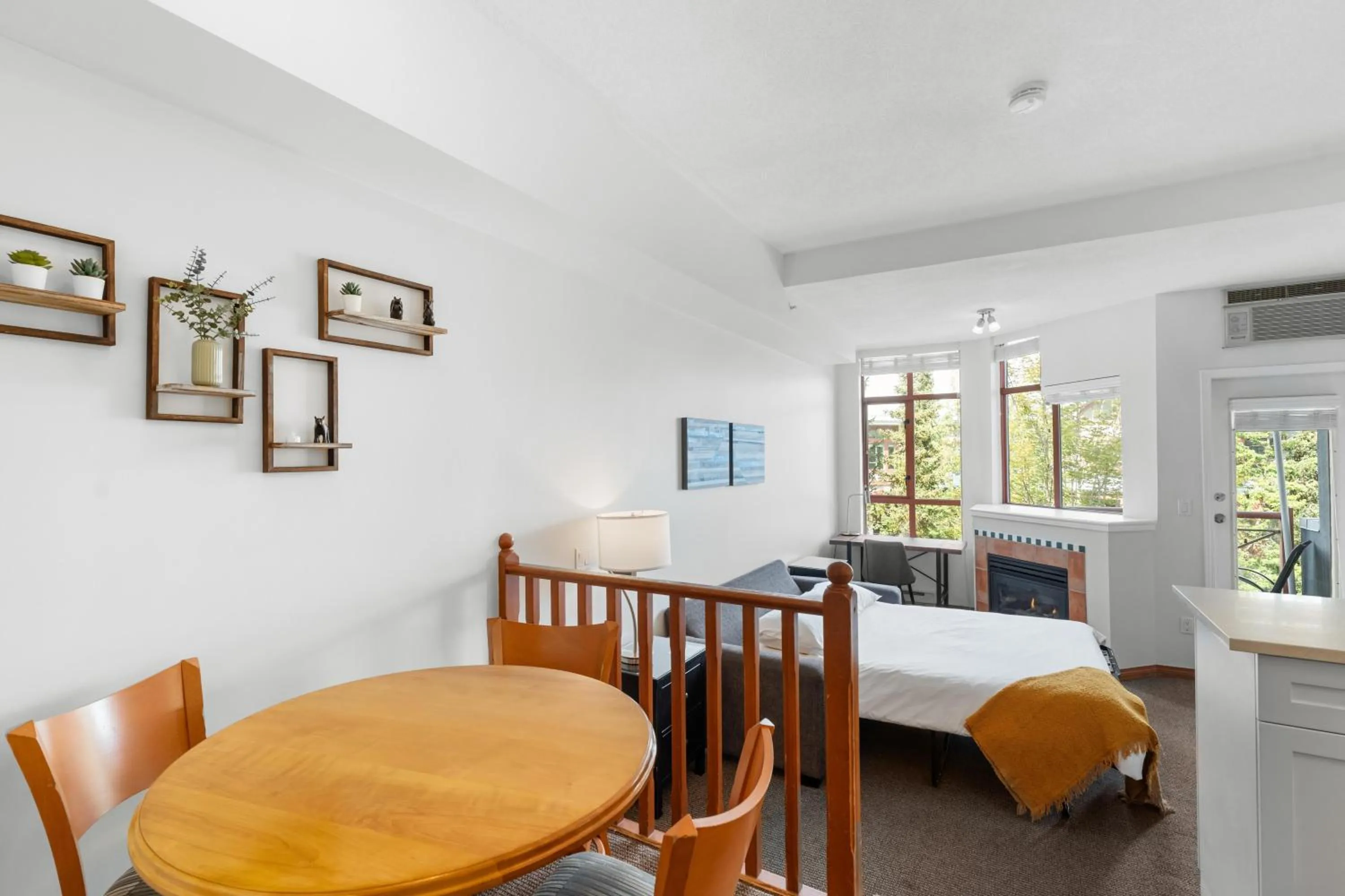 Bed in Alpenglow Lodge Family & Work Retreat by MVA