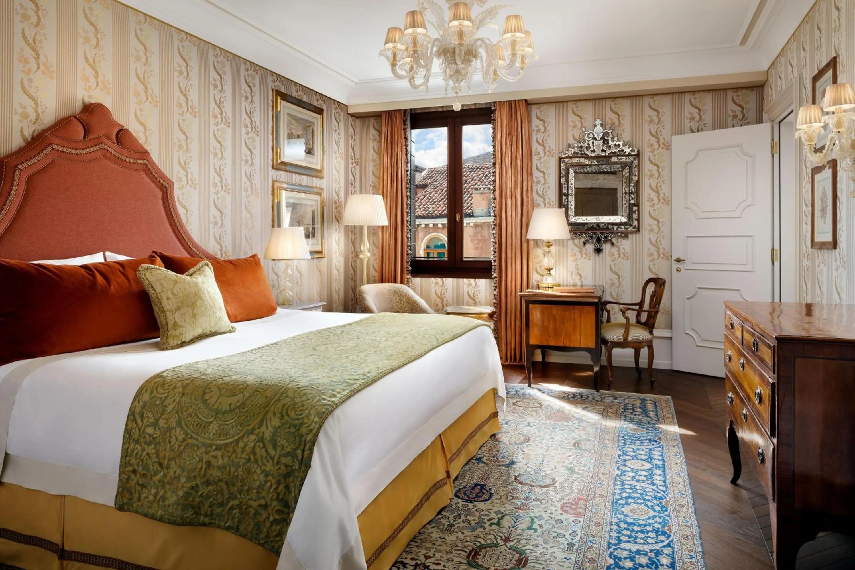 Photo of the whole room, Bed in The Gritti Palace, a Luxury Collection Hotel, Venice