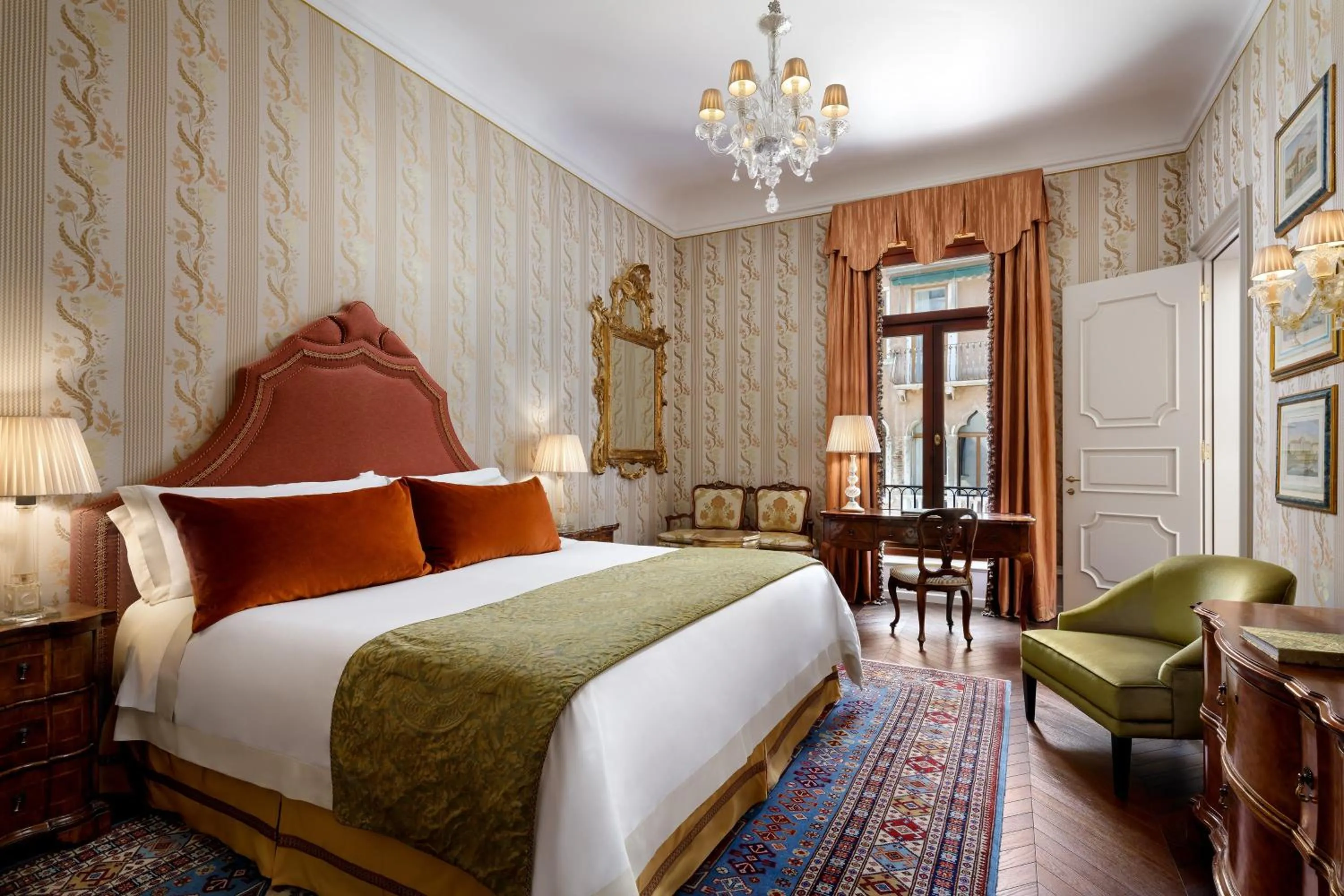 Photo of the whole room, Bed in The Gritti Palace, a Luxury Collection Hotel, Venice