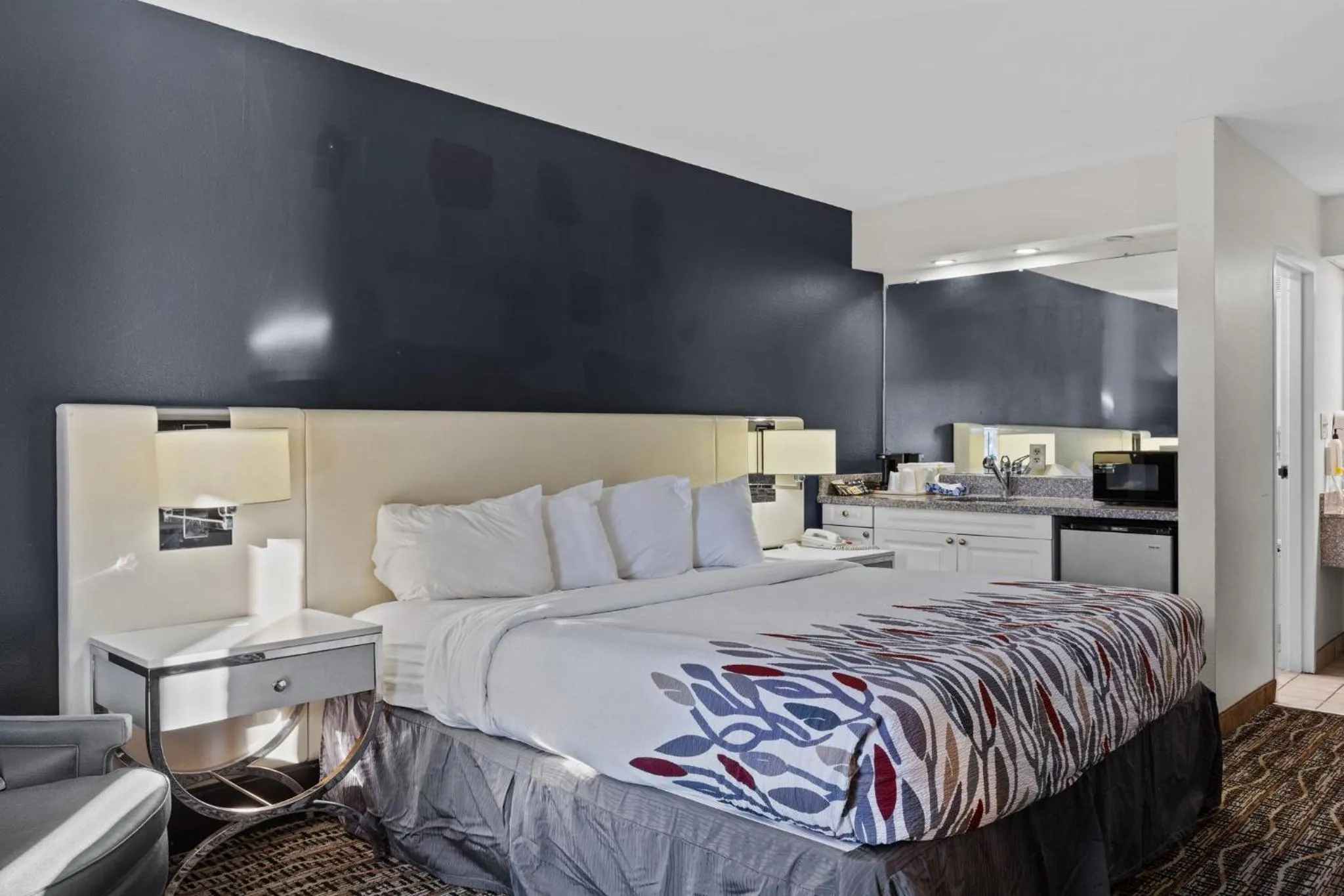 Bed in Garnet Inn & Suites, Morehead City near Atlantic Beach