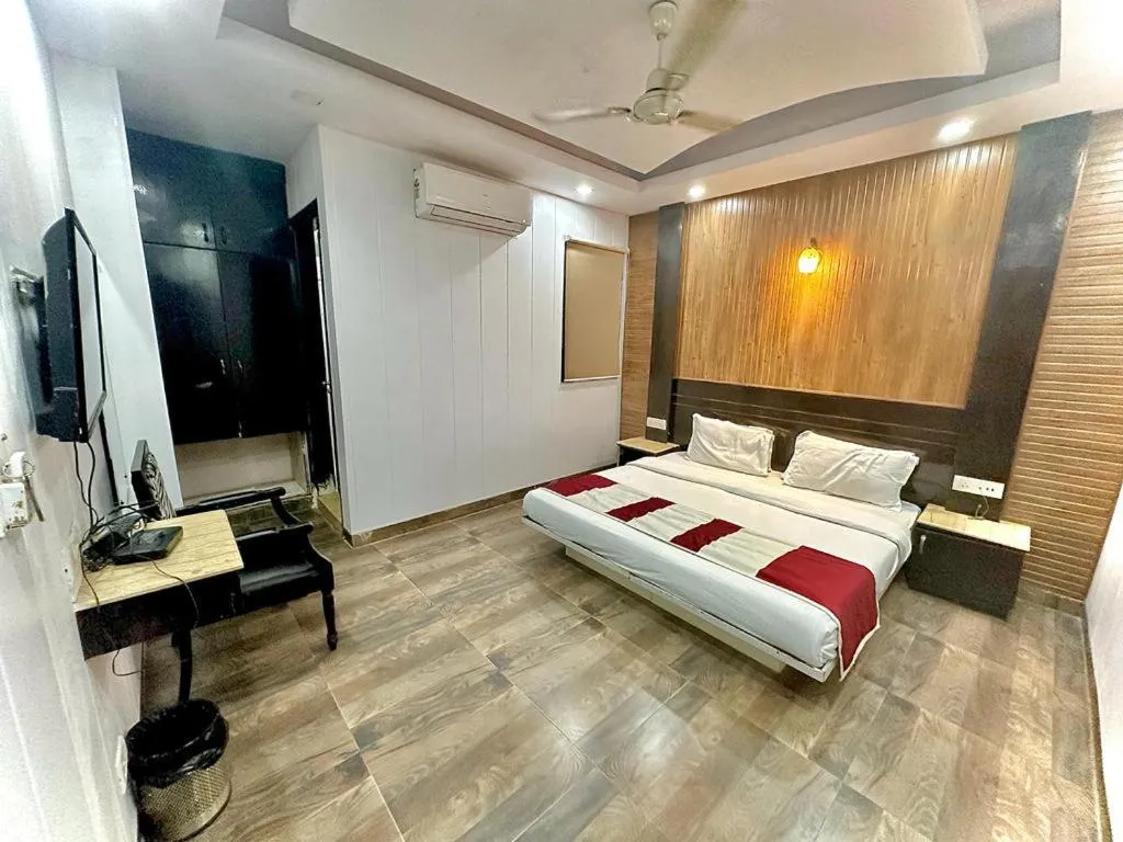 Bed in Hotel Asko international