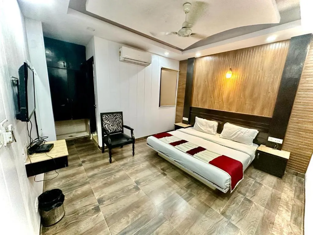 Bed in Hotel Asko international