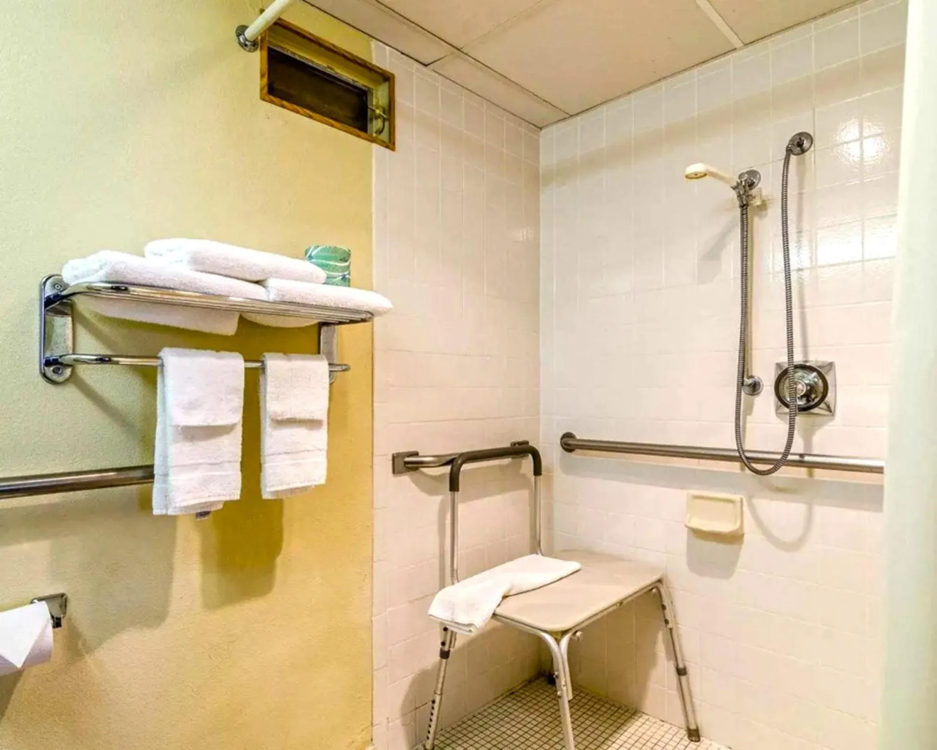 Toilet in Marifah Inn Salina