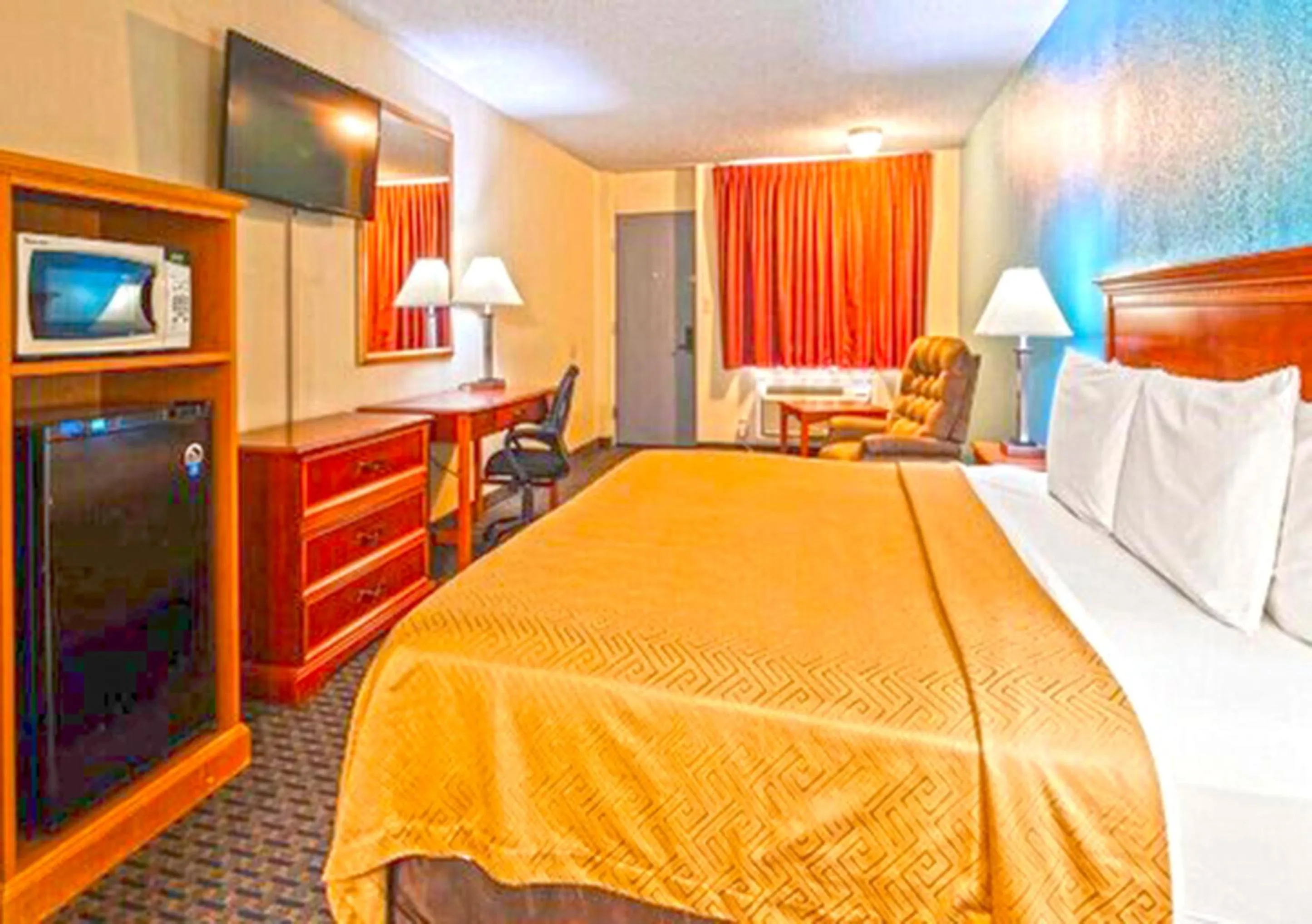 Photo of the whole room in Marifah Inn Salina