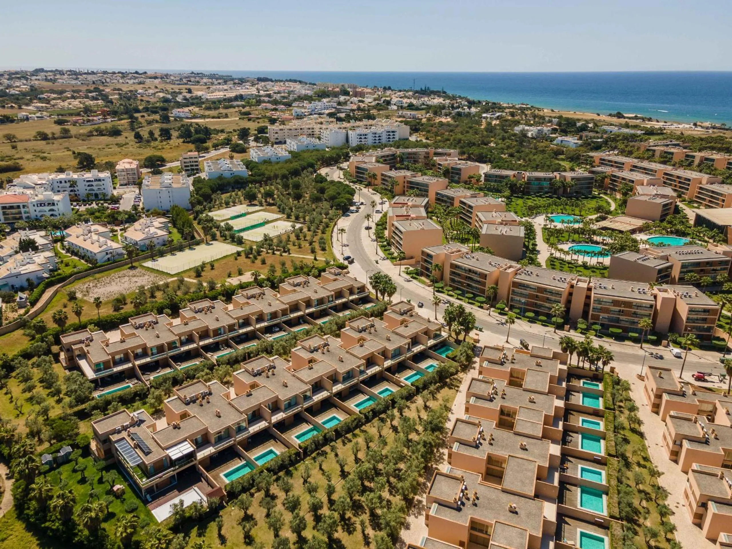 Off site in Salgados 2-Bedroom Apartment - 900m from the Beach - Wifi