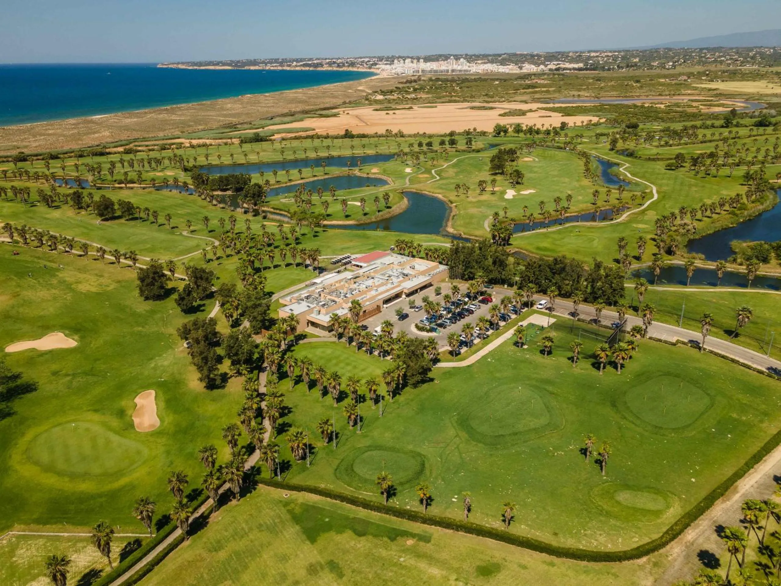 Off site in Salgados 2-Bedroom Apartment - 900m from the Beach - Wifi