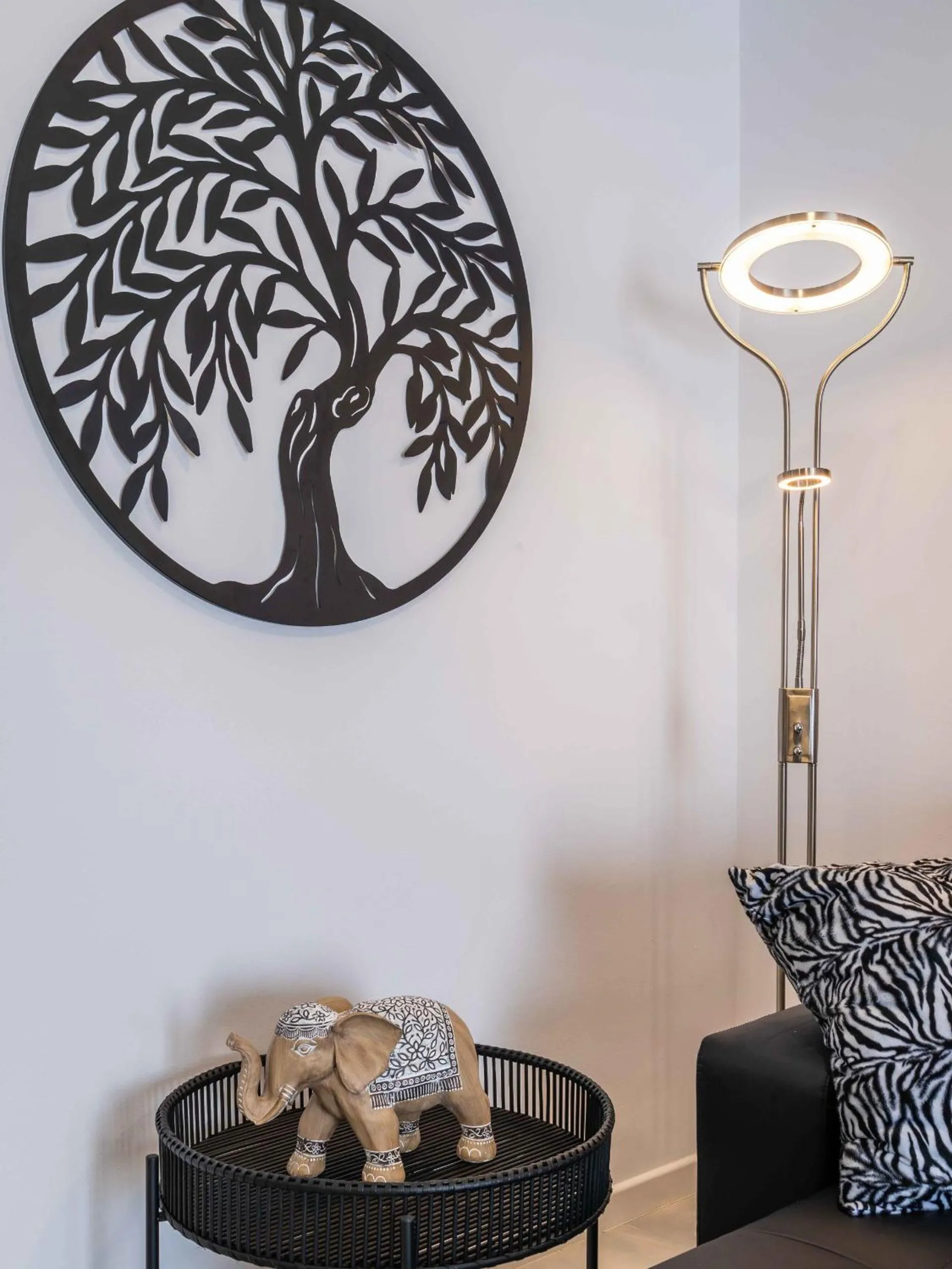 Living room in Salgados 2-Bedroom Apartment - 900m from the Beach - Wifi