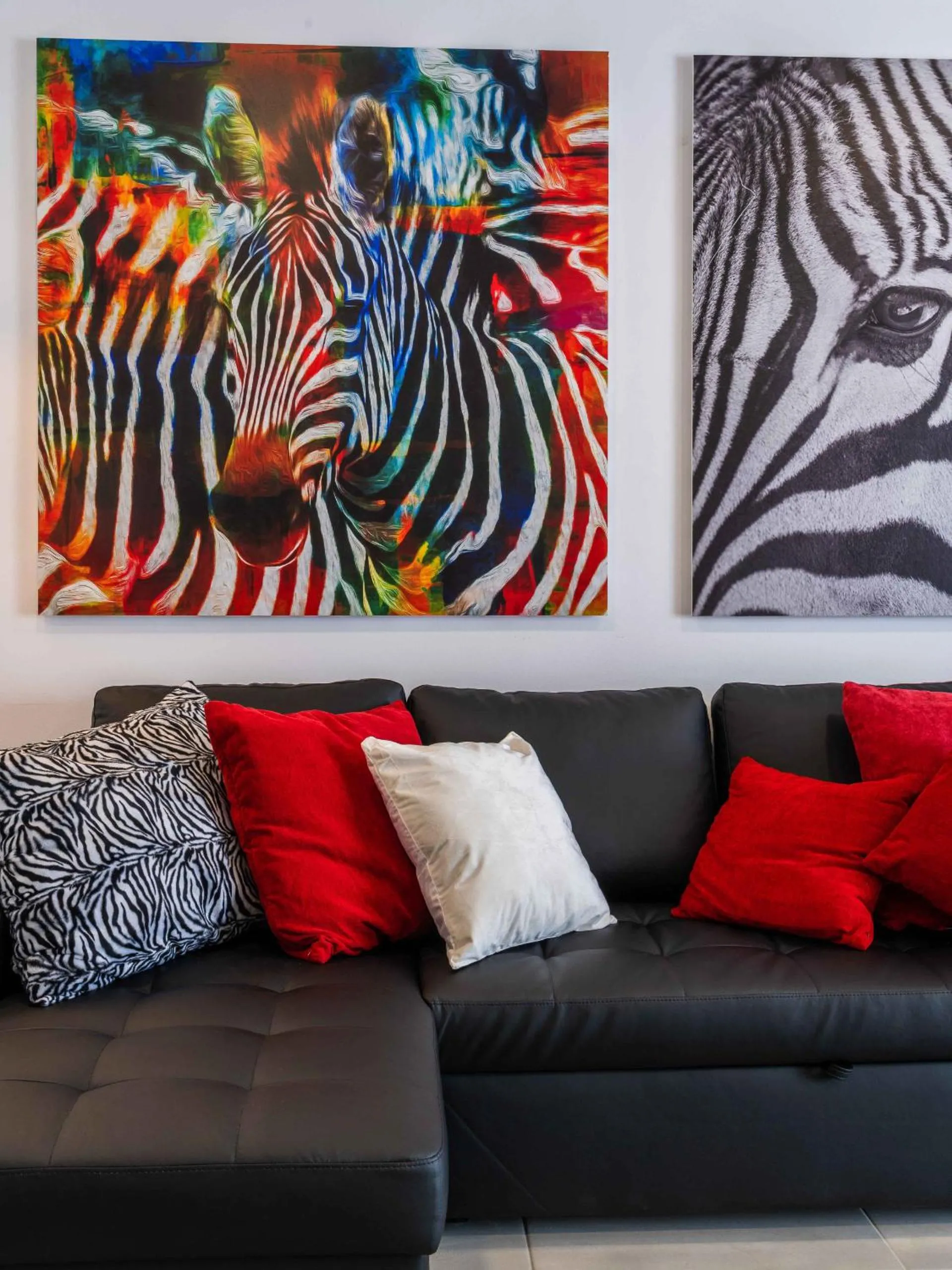 Communal lounge/ TV room in Salgados 2-Bedroom Apartment - 900m from the Beach - Wifi