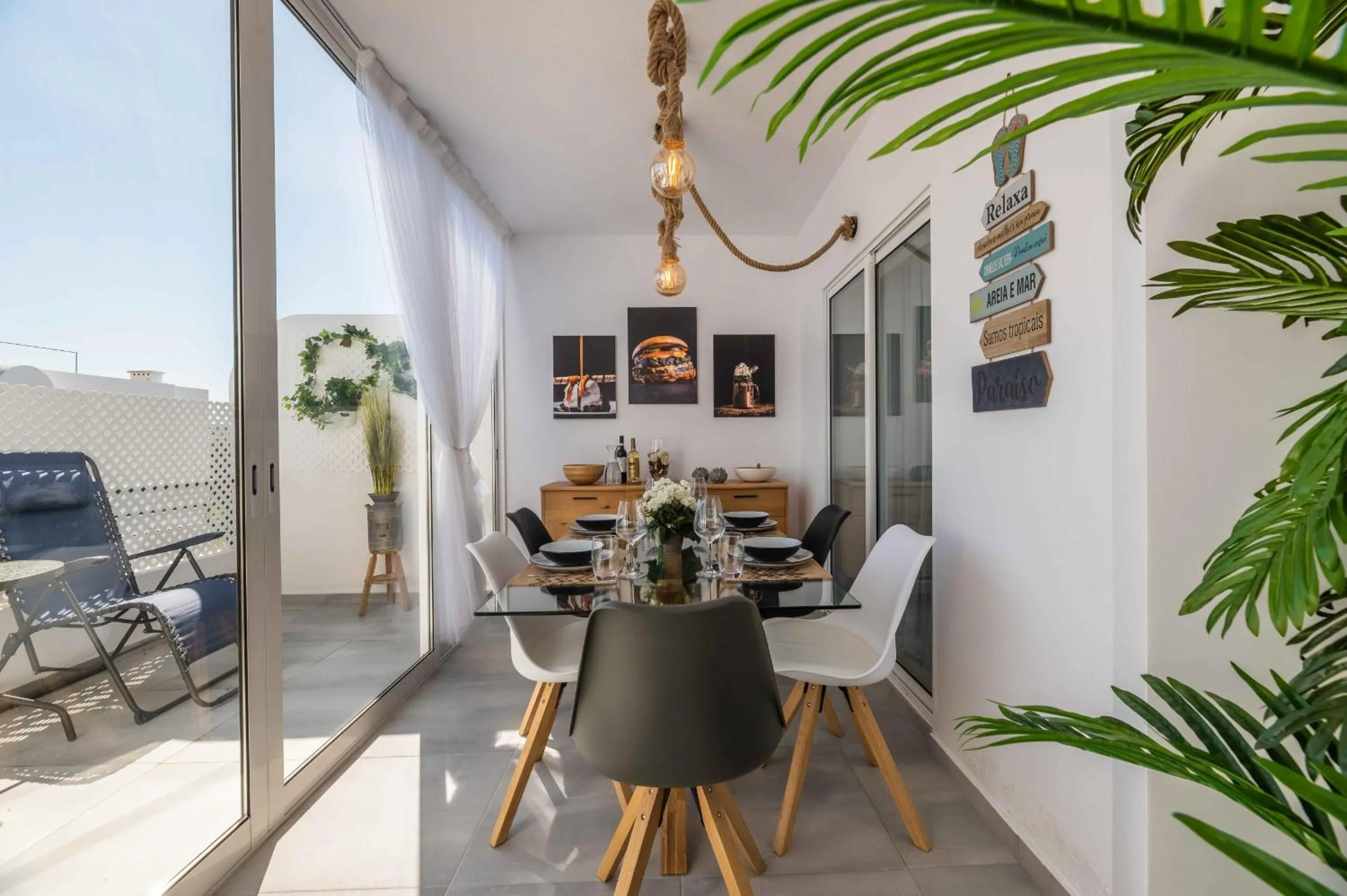Dining area in Salgados 2-Bedroom Apartment - 900m from the Beach - Wifi