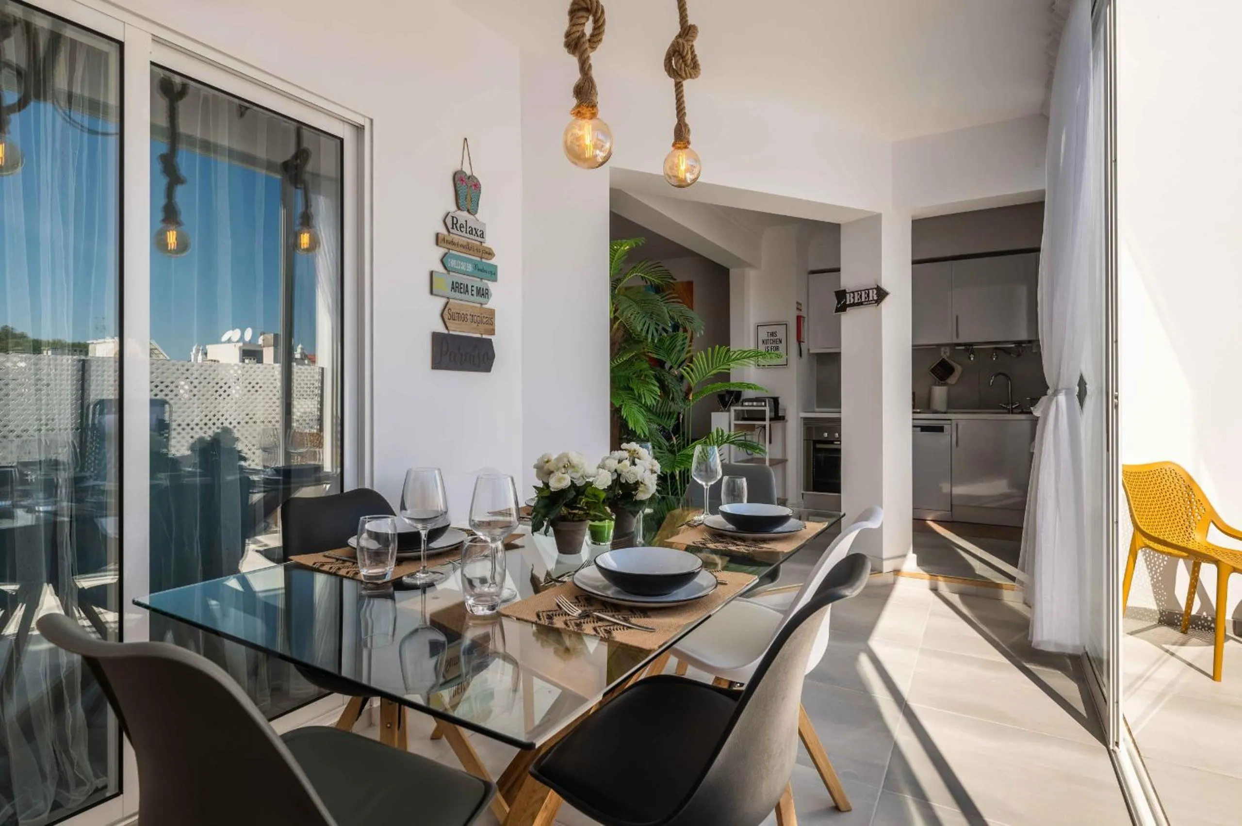 Dining area in Salgados 2-Bedroom Apartment - 900m from the Beach - Wifi