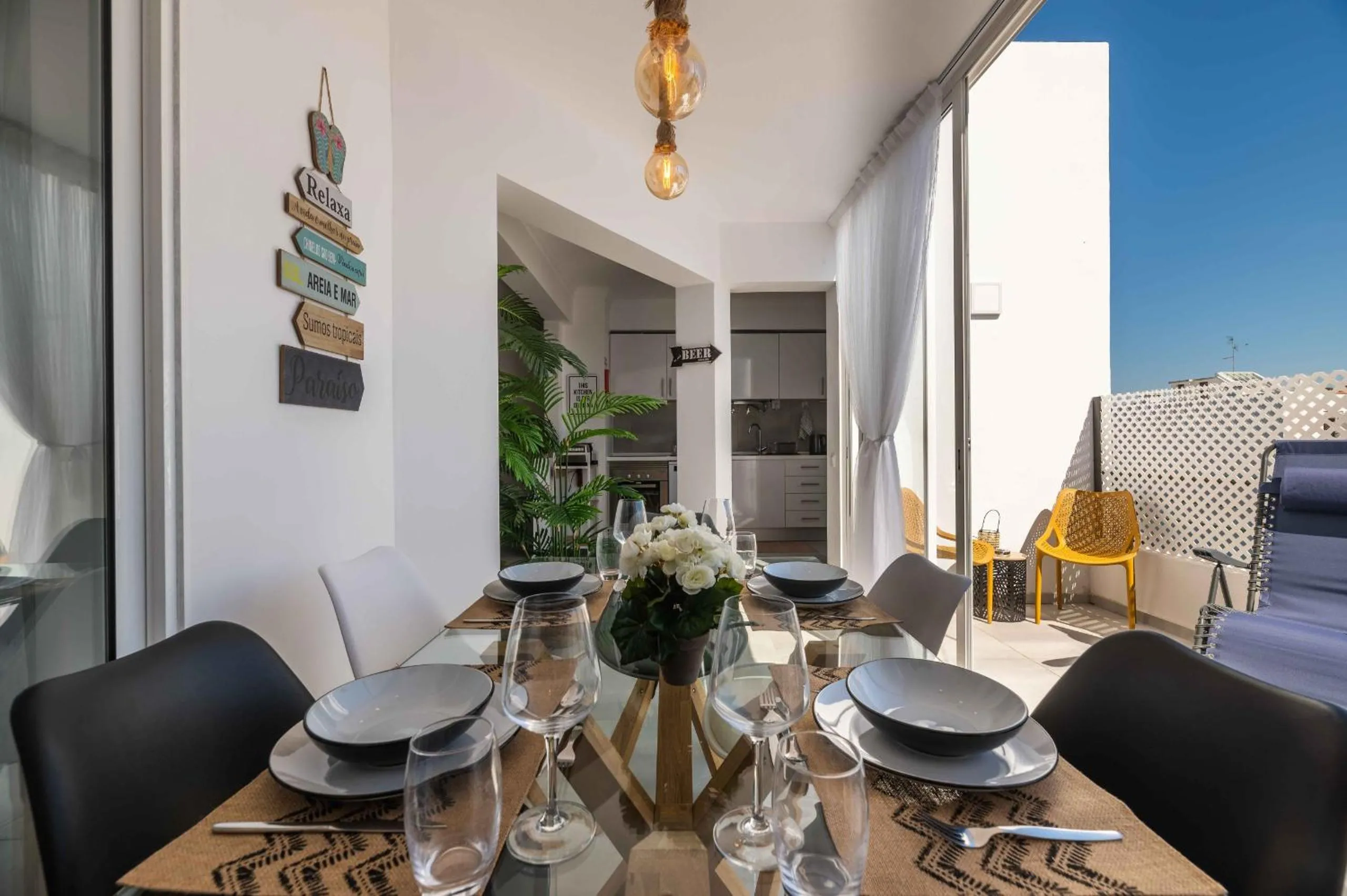 Dining area in Salgados 2-Bedroom Apartment - 900m from the Beach - Wifi