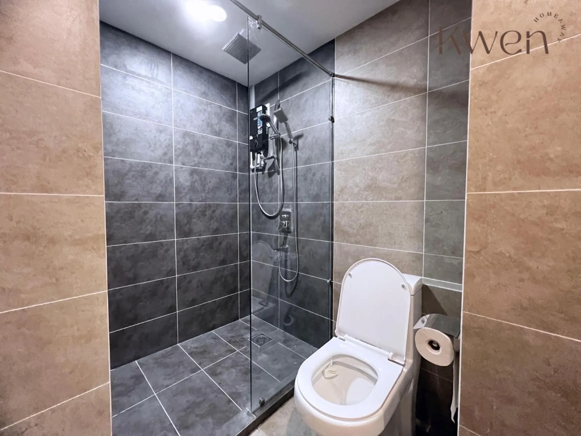 Bathroom in KWEN Suites-Tanjung Aru InfinityPool Seaview/Airport View