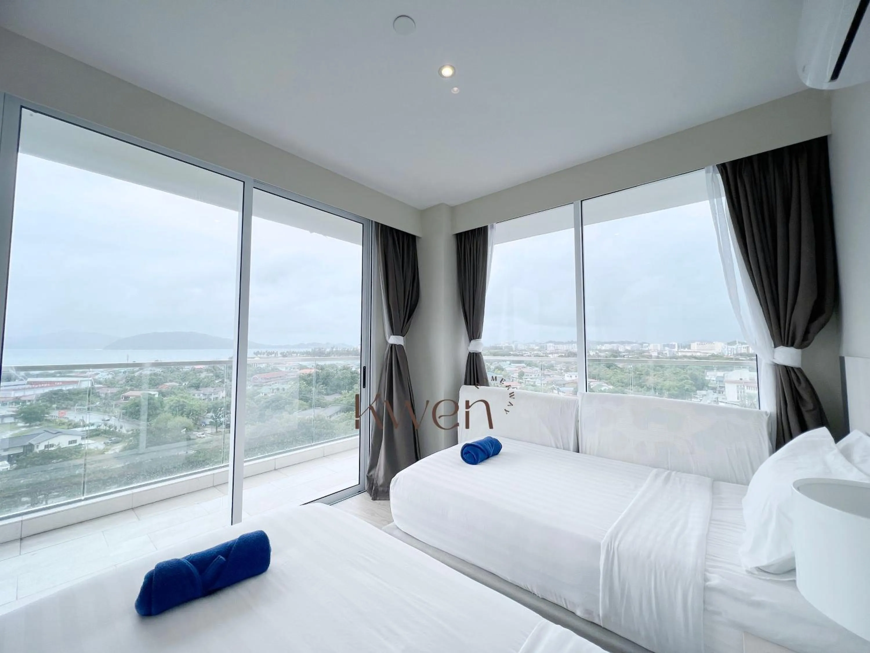 Bedroom, Bed in KWEN Suites-Tanjung Aru InfinityPool Seaview/Airport View