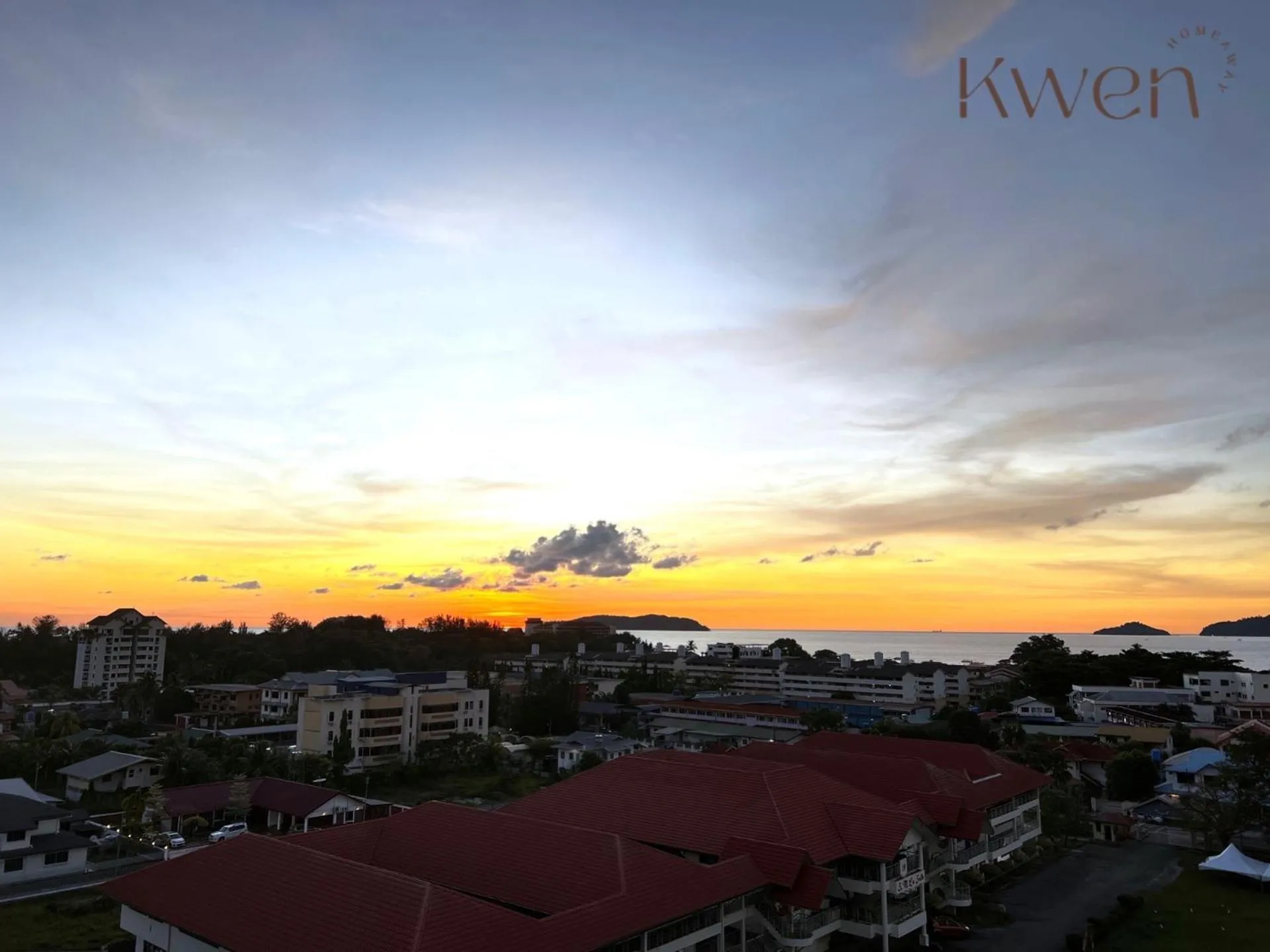 Sunset in KWEN Suites-Tanjung Aru InfinityPool Seaview/Airport View