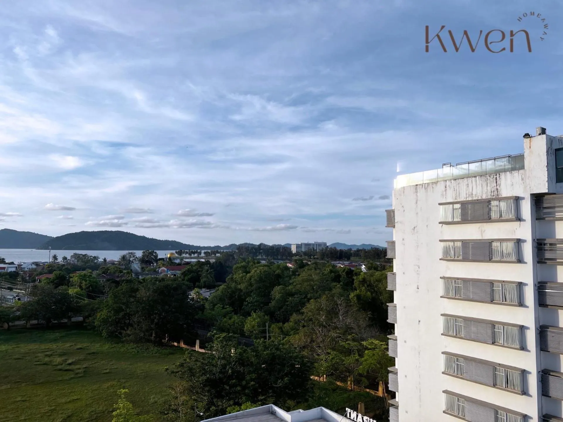 City view in KWEN Suites-Tanjung Aru InfinityPool Seaview/Airport View