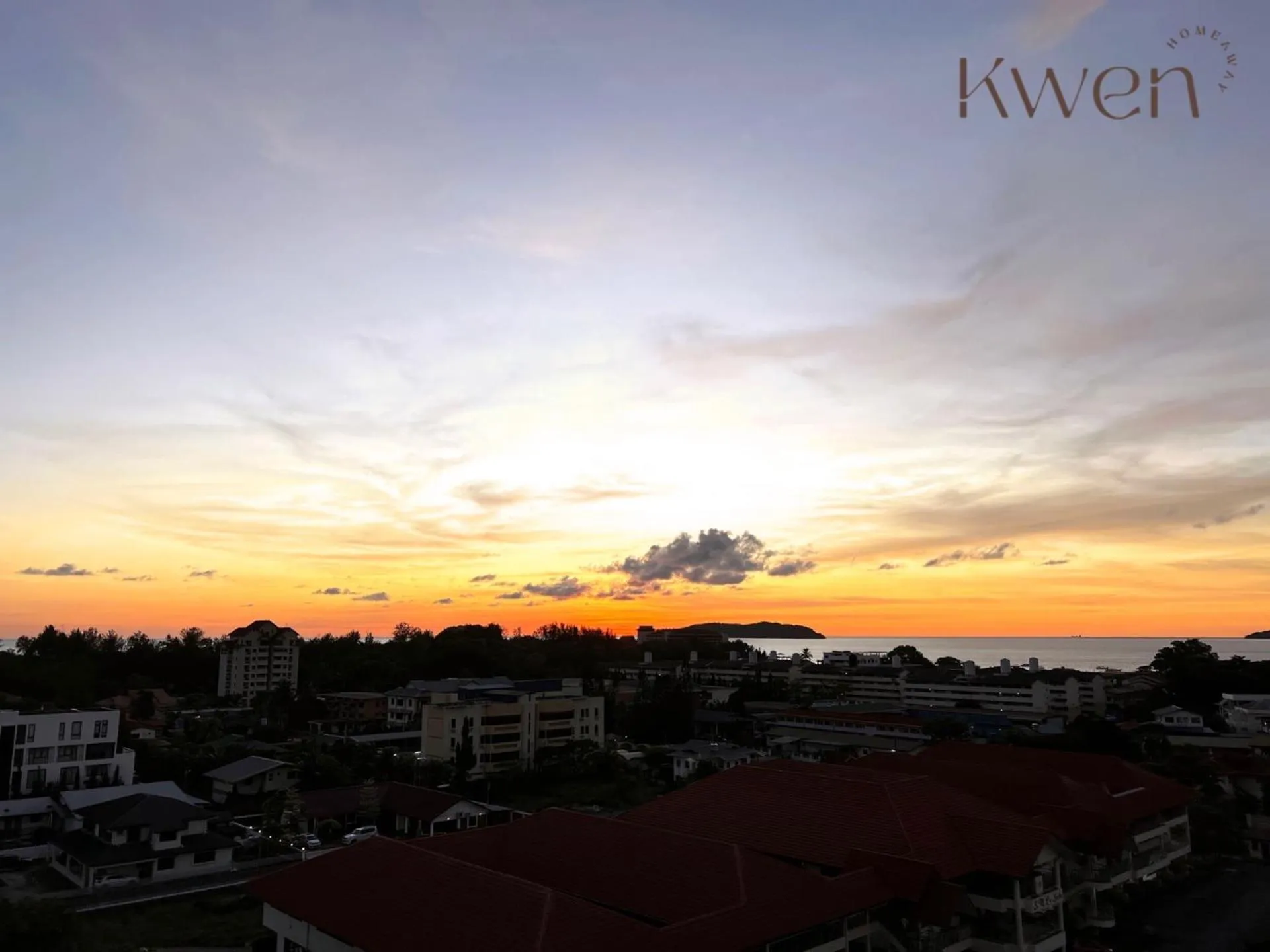 Sunset in KWEN Suites-Tanjung Aru InfinityPool Seaview/Airport View