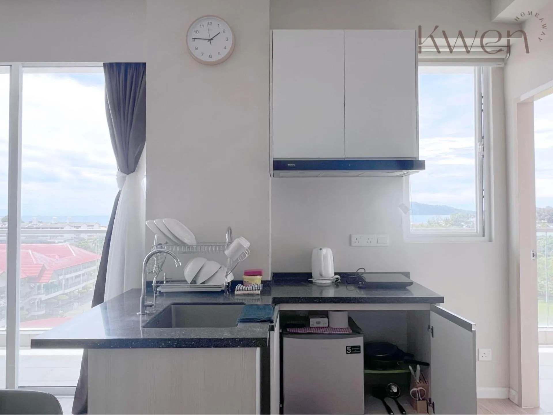 Kitchen or kitchenette in KWEN Suites-Tanjung Aru InfinityPool Seaview/Airport View