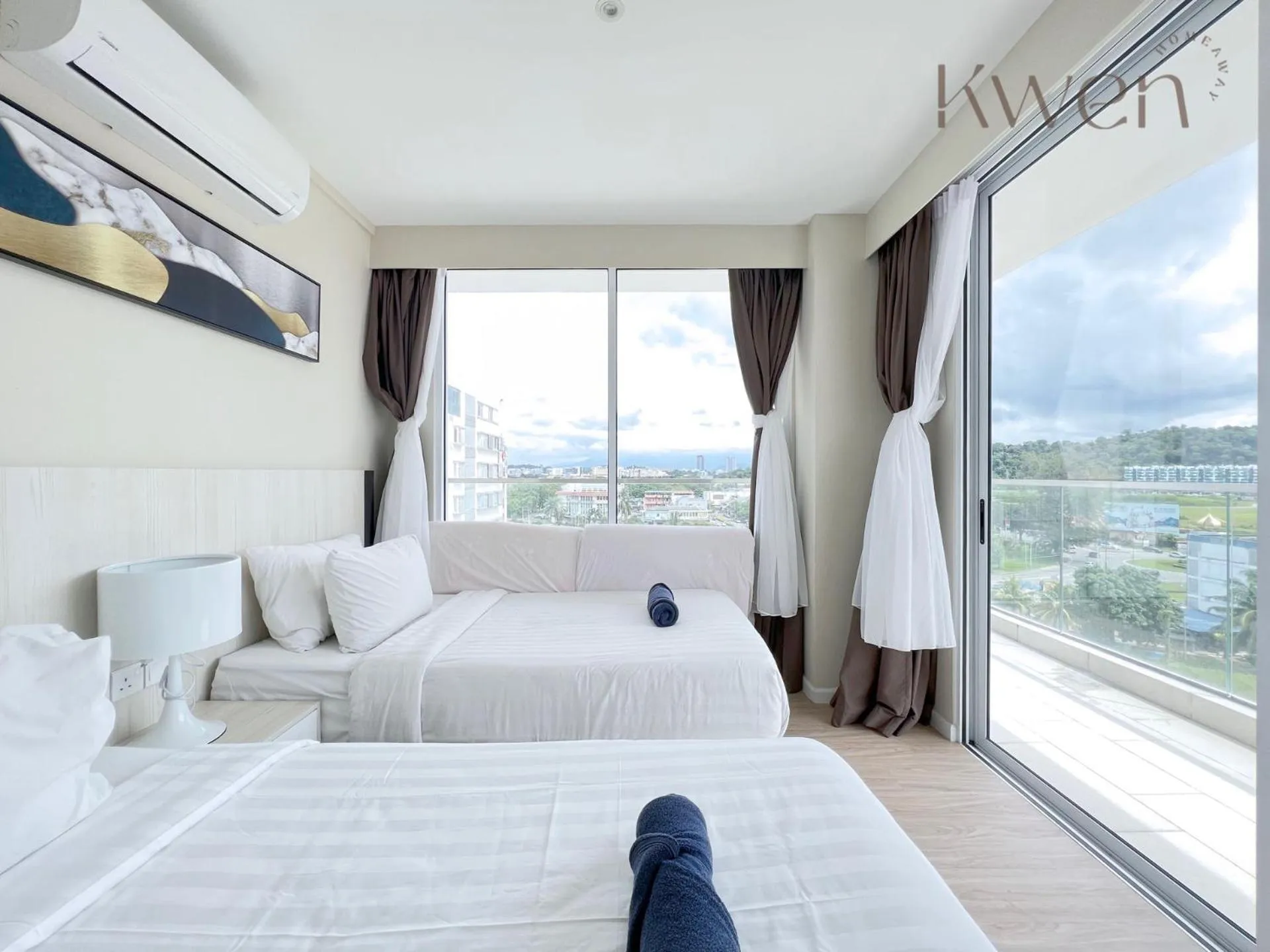 Bedroom, Bed in KWEN Suites-Tanjung Aru InfinityPool Seaview/Airport View