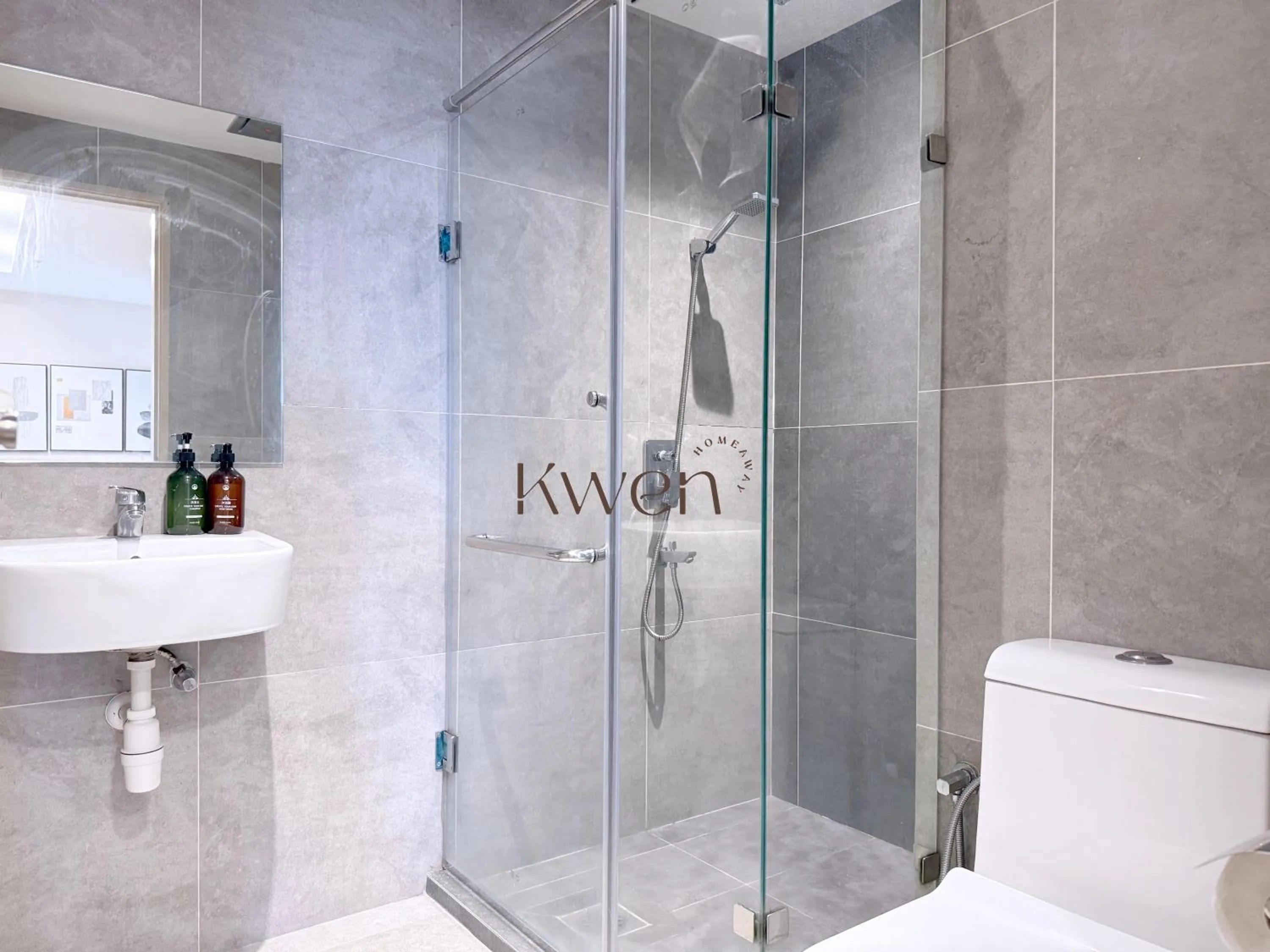 Bathroom in KWEN Suites-Tanjung Aru InfinityPool Seaview/Airport View