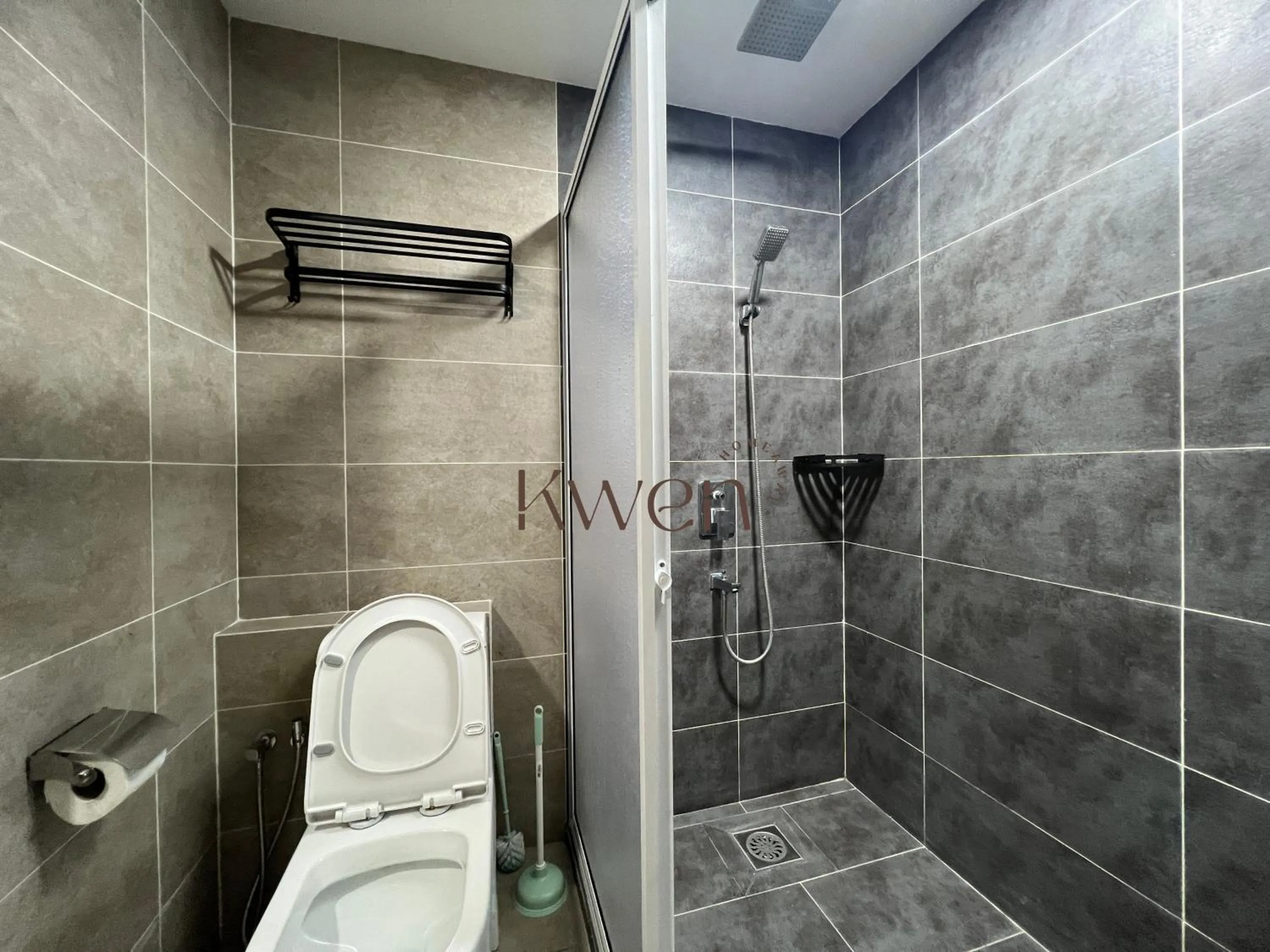 Bathroom in KWEN Suites-Tanjung Aru InfinityPool Seaview/Airport View