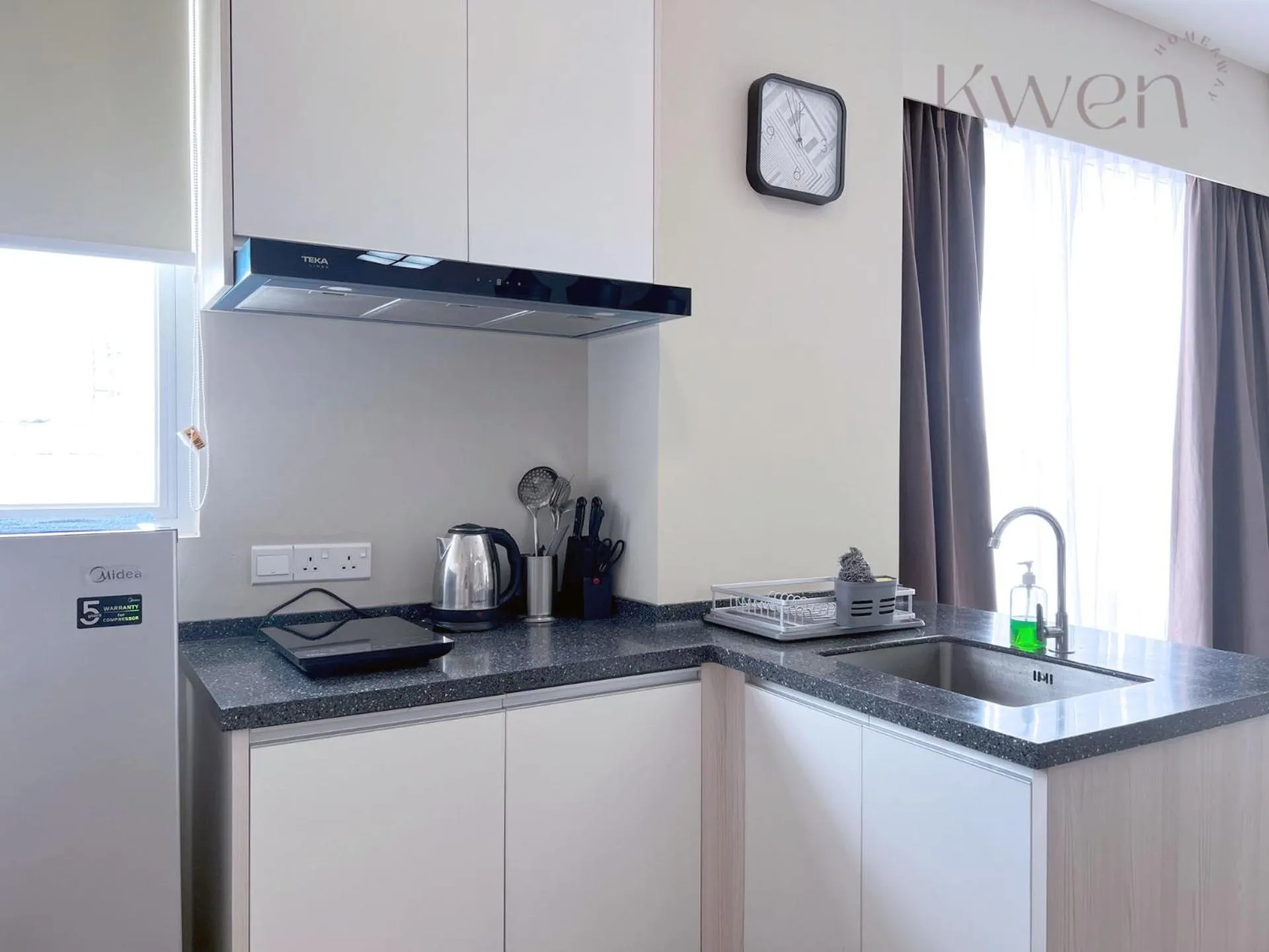 Kitchen or kitchenette in KWEN Suites-Tanjung Aru InfinityPool Seaview/Airport View