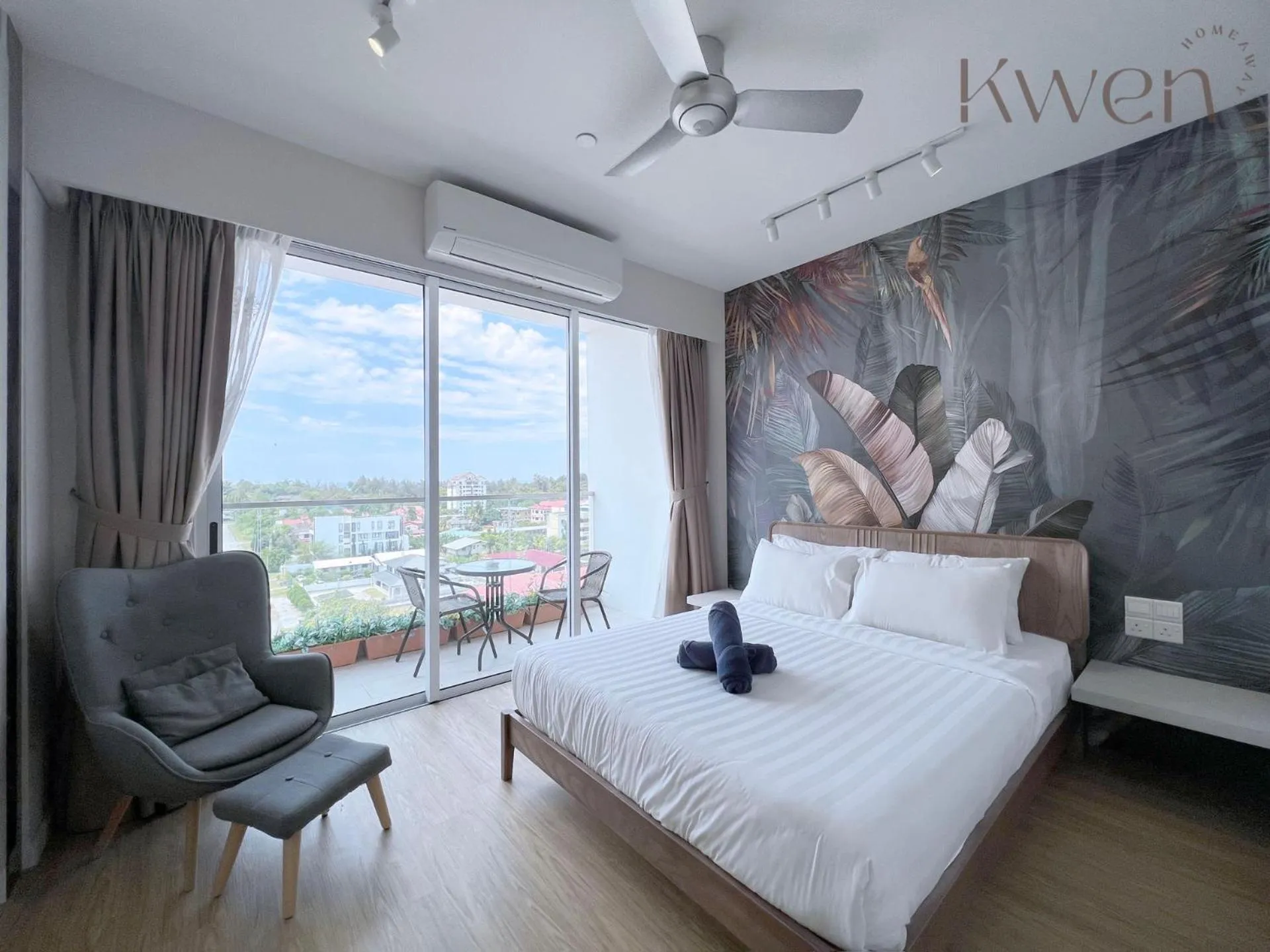 Bedroom, Bed in KWEN Suites-Tanjung Aru InfinityPool Seaview/Airport View