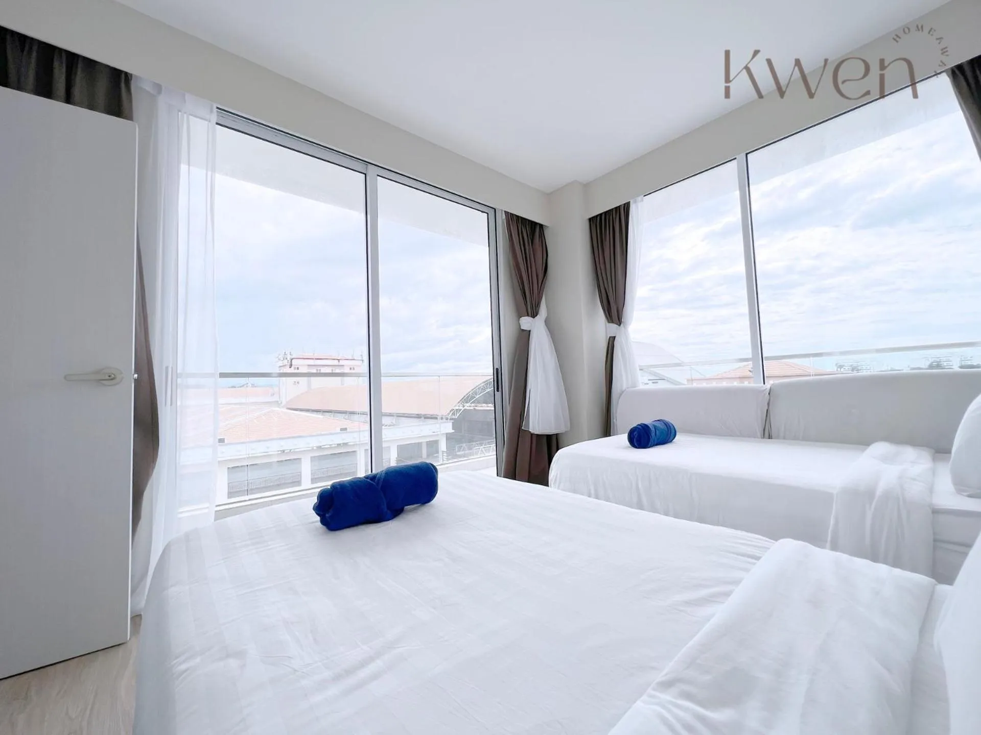 Bedroom, Bed in KWEN Suites-Tanjung Aru InfinityPool Seaview/Airport View
