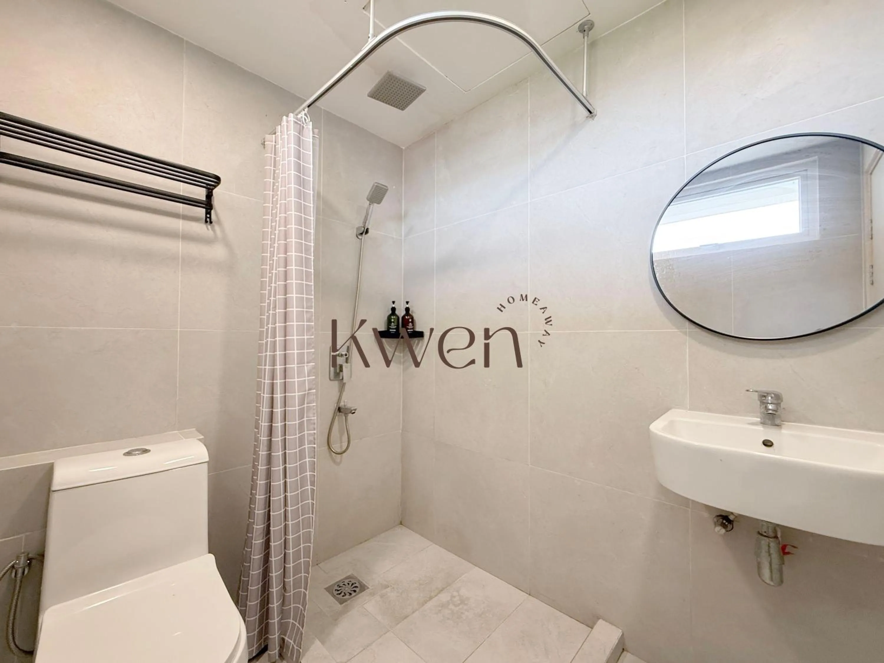 Bathroom in KWEN Suites-Tanjung Aru InfinityPool Seaview/Airport View