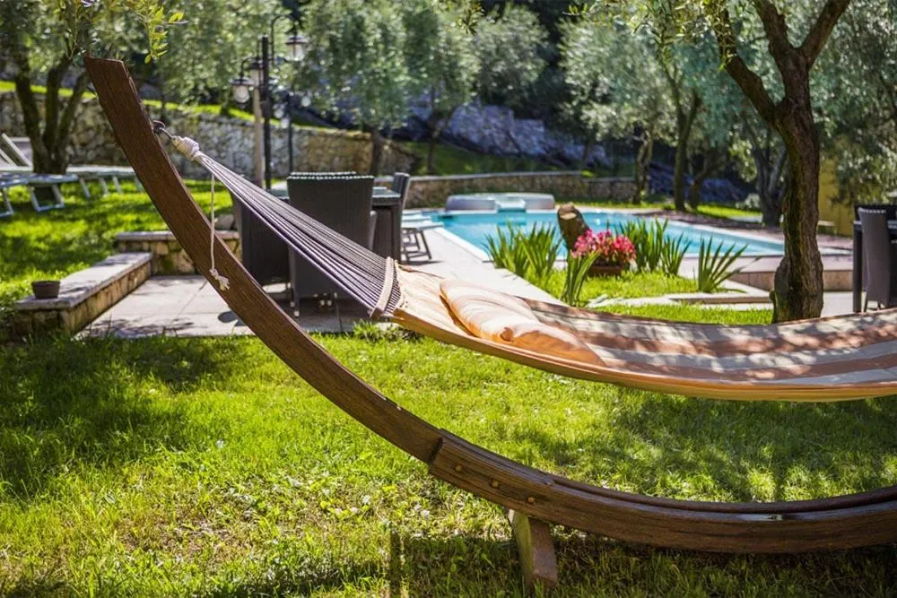 Swimming pool in Monte Tondo Winery