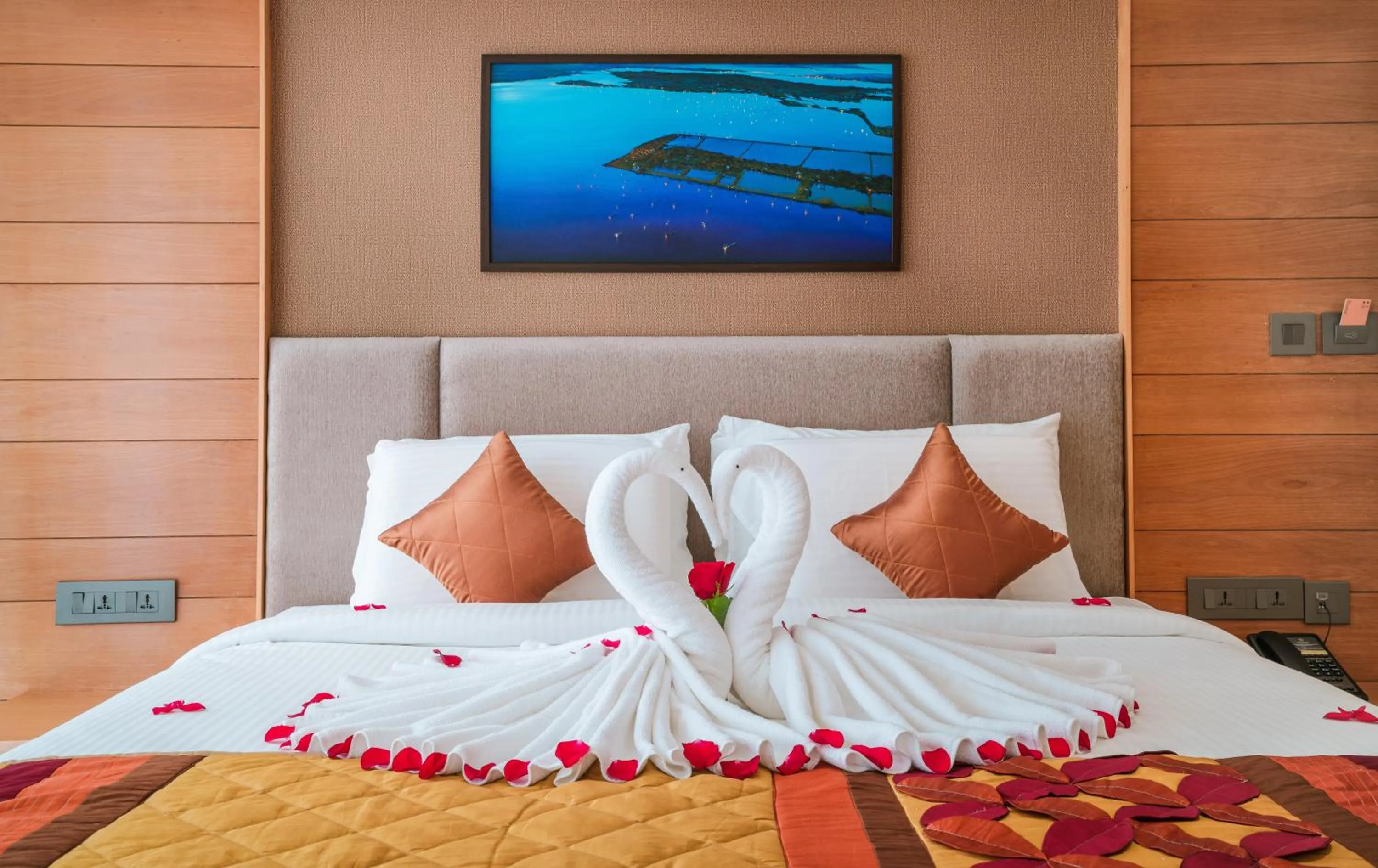 Bed in Townbridge Hotels & Suites